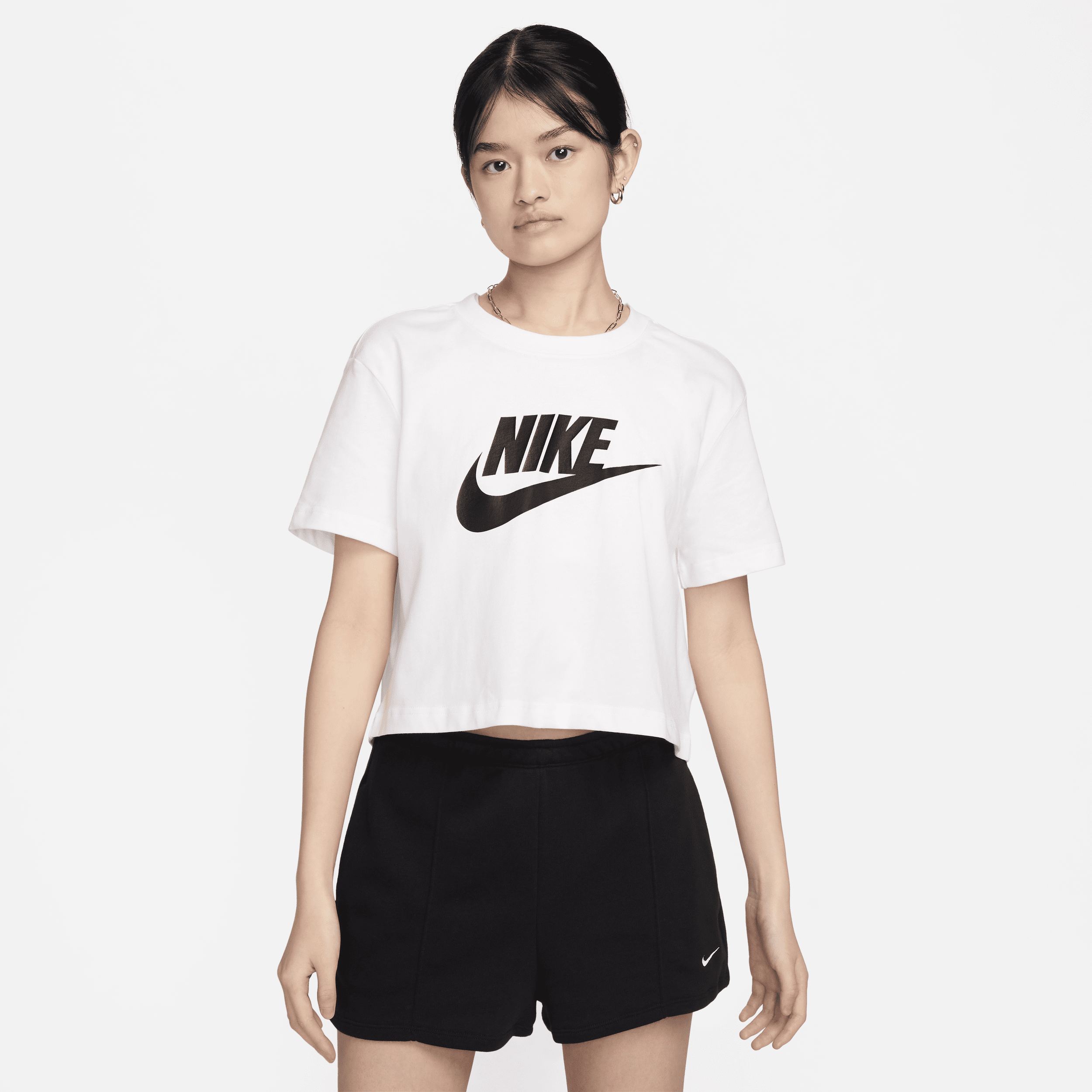 【ナイキ(NIKE)公式ストア】ナイキ スポーツウェア エッセンシャル ウィメンズ クロップド Tシャツ BV6176-100 ホワイト 【ナイキ(NIKE)公式ストア】ナイキ スポーツウェア エッセンシャル ウィメンズ クロップド Tシャツ BV6176-100 ホワイト
