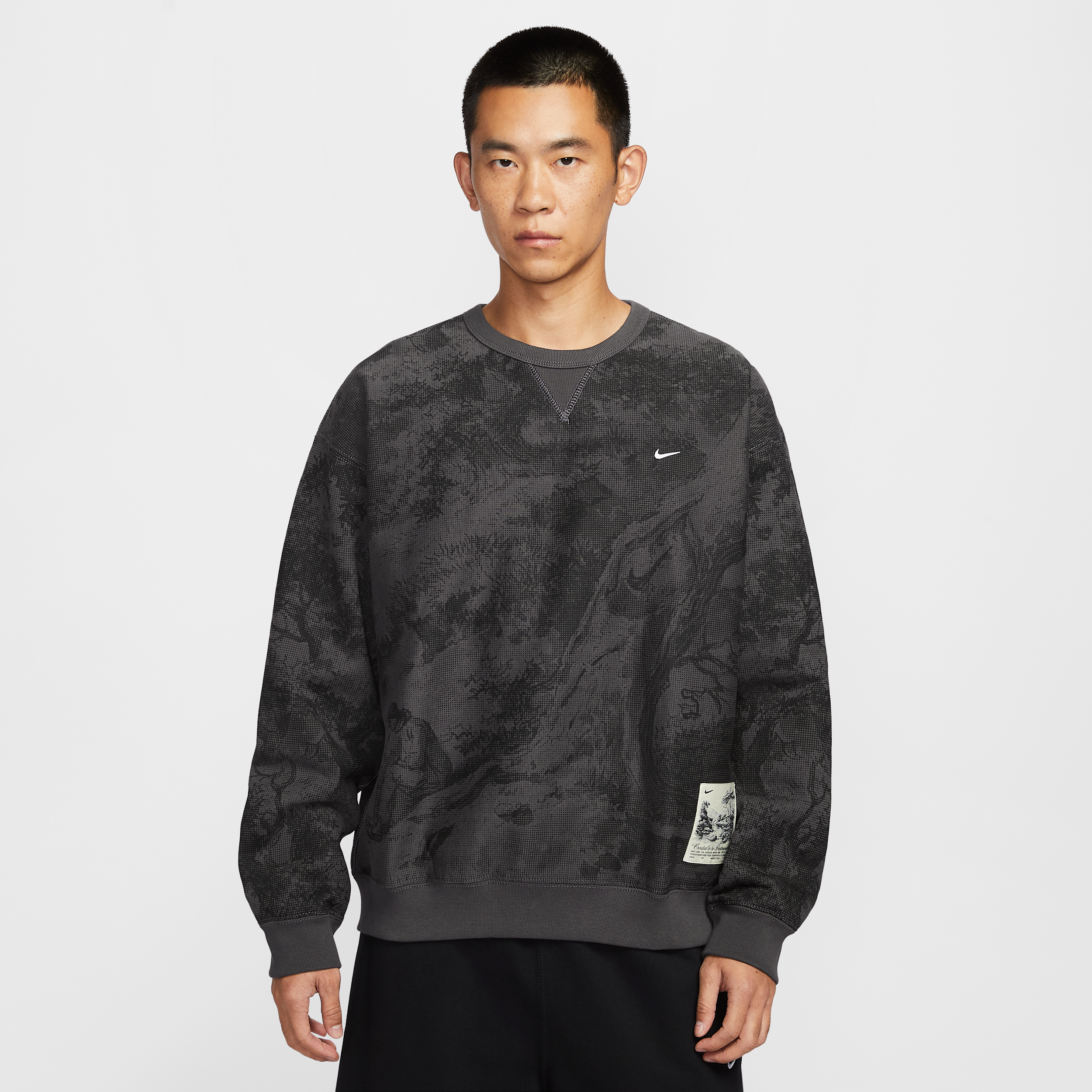 【ナイキ(NIKE)公式ストア】ナイキ ソロ スウッシュ メンズ フリース クルー HV4119-254 ブラウン 【ナイキ(NIKE)公式ストア】ナイキ ソロ スウッシュ メンズ フリース クルー HV4119-254 ブラウン