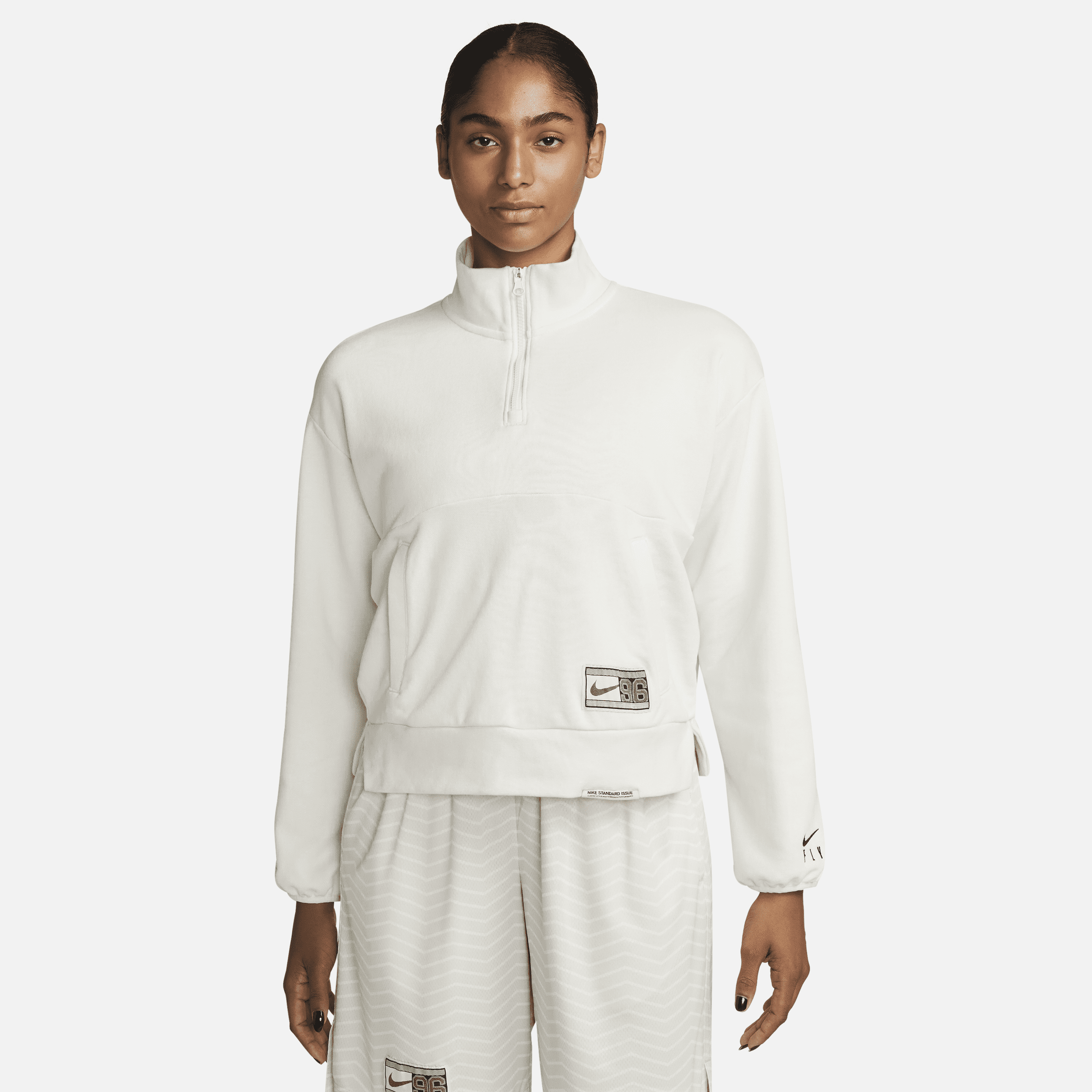 Nike Dri-FIT Swoosh Fly-basketballsweatshirt med 1/4 lynlås til kvinder - hvid