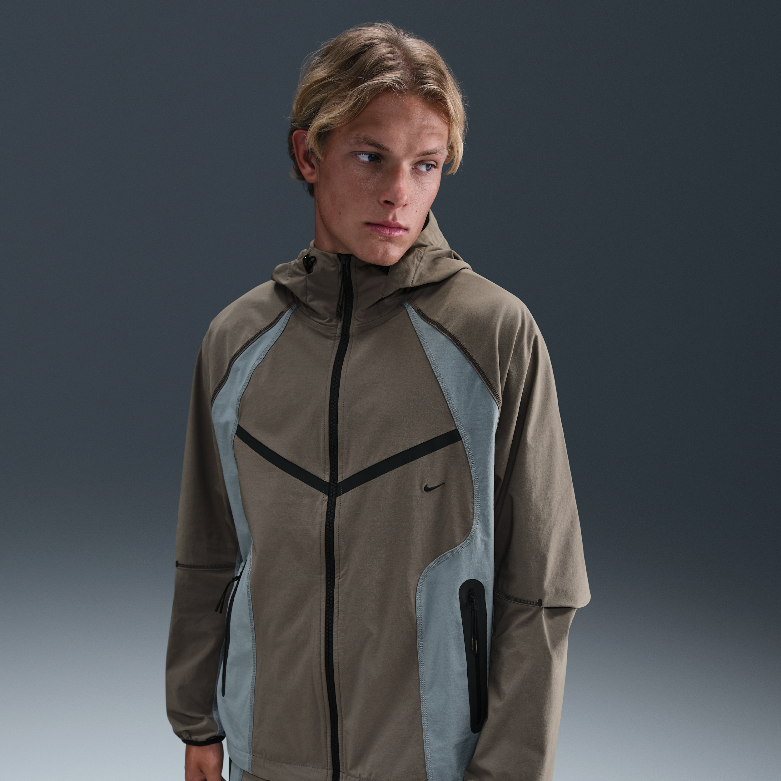 Giacca Windrunner ampia in tessuto Dri-FIT a blocchi di colore Nike Tech – Uomo - Grigio
