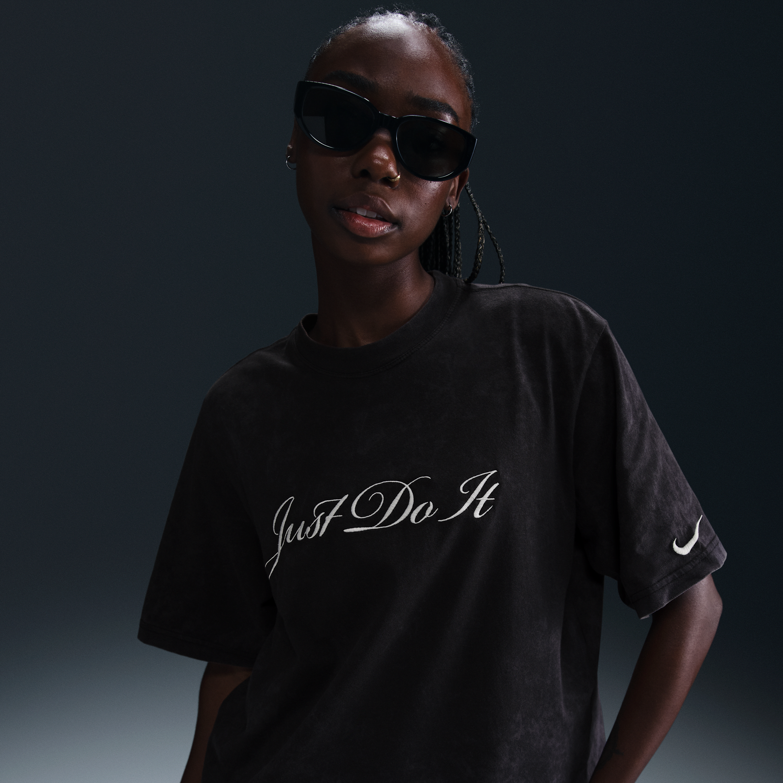 【ナイキ(NIKE)公式ストア】ナイキ スポーツウェア ウィメンズ Tシャツ HQ3005-010 ブラック 【ナイキ(NIKE)公式ストア】ナイキ スポーツウェア ウィメンズ Tシャツ HQ3005-010 ブラック