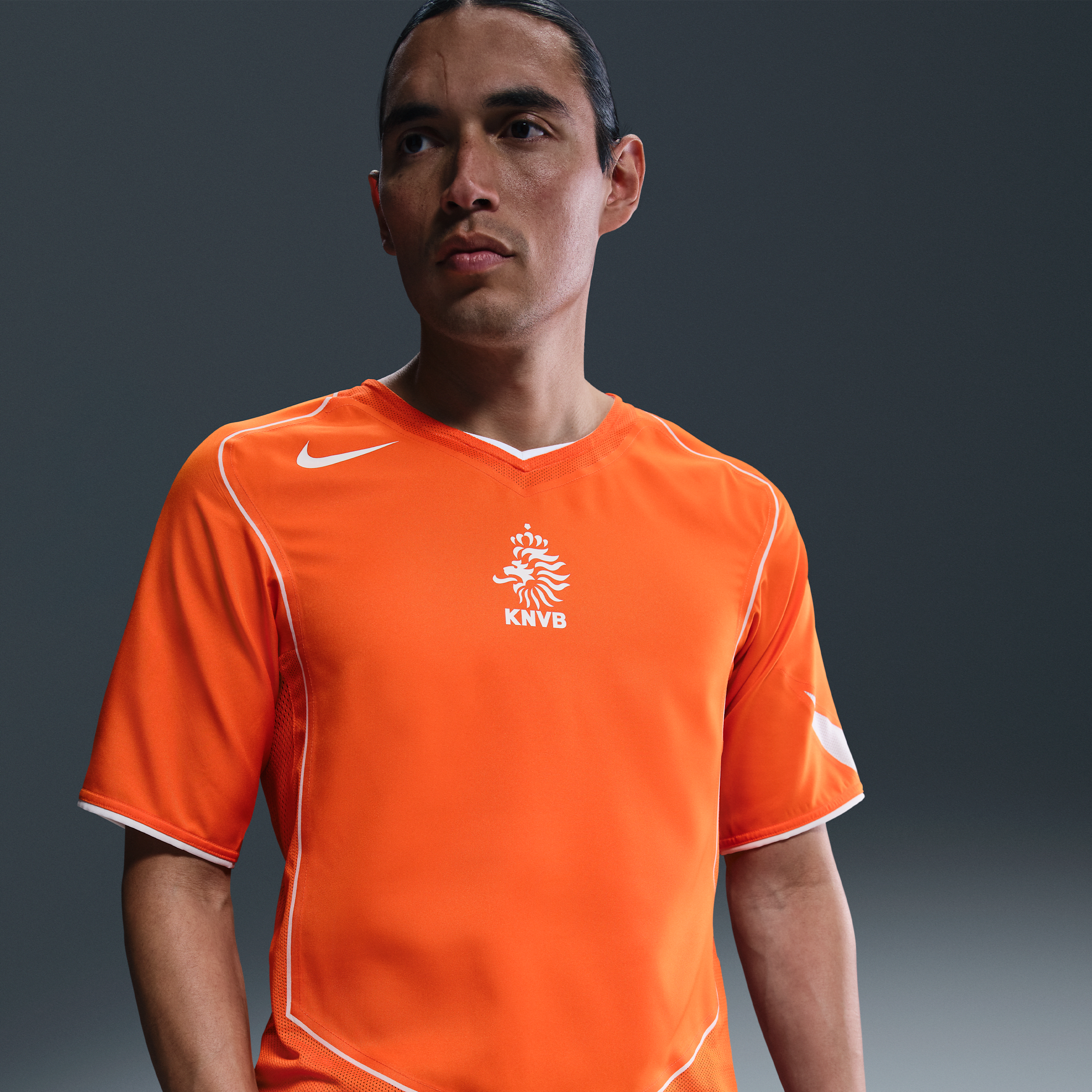 【ナイキ(NIKE)公式ストア】オランダ 2004 リイシュー メンズ ナイキ サッカー レプリカ ユニフォーム HV4427-819 オレンジ 【ナイキ(NIKE)公式ストア】オランダ 2004 リイシュー メンズ ナイキ サッカー レプリカ ユニフォーム HV4427-819 オレンジ