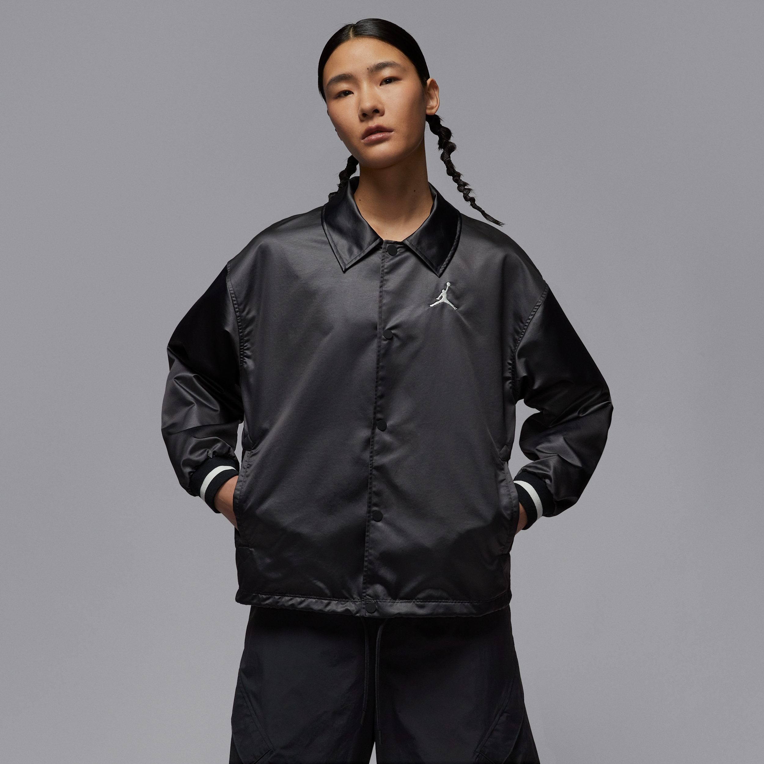 【ナイキ(NIKE)公式ストア】ジョーダン ウィメンズ コーチ ジャケット HJ0088-010 ブラック 【ナイキ(NIKE)公式ストア】ジョーダン ウィメンズ コーチ ジャケット HJ0088-010 ブラック