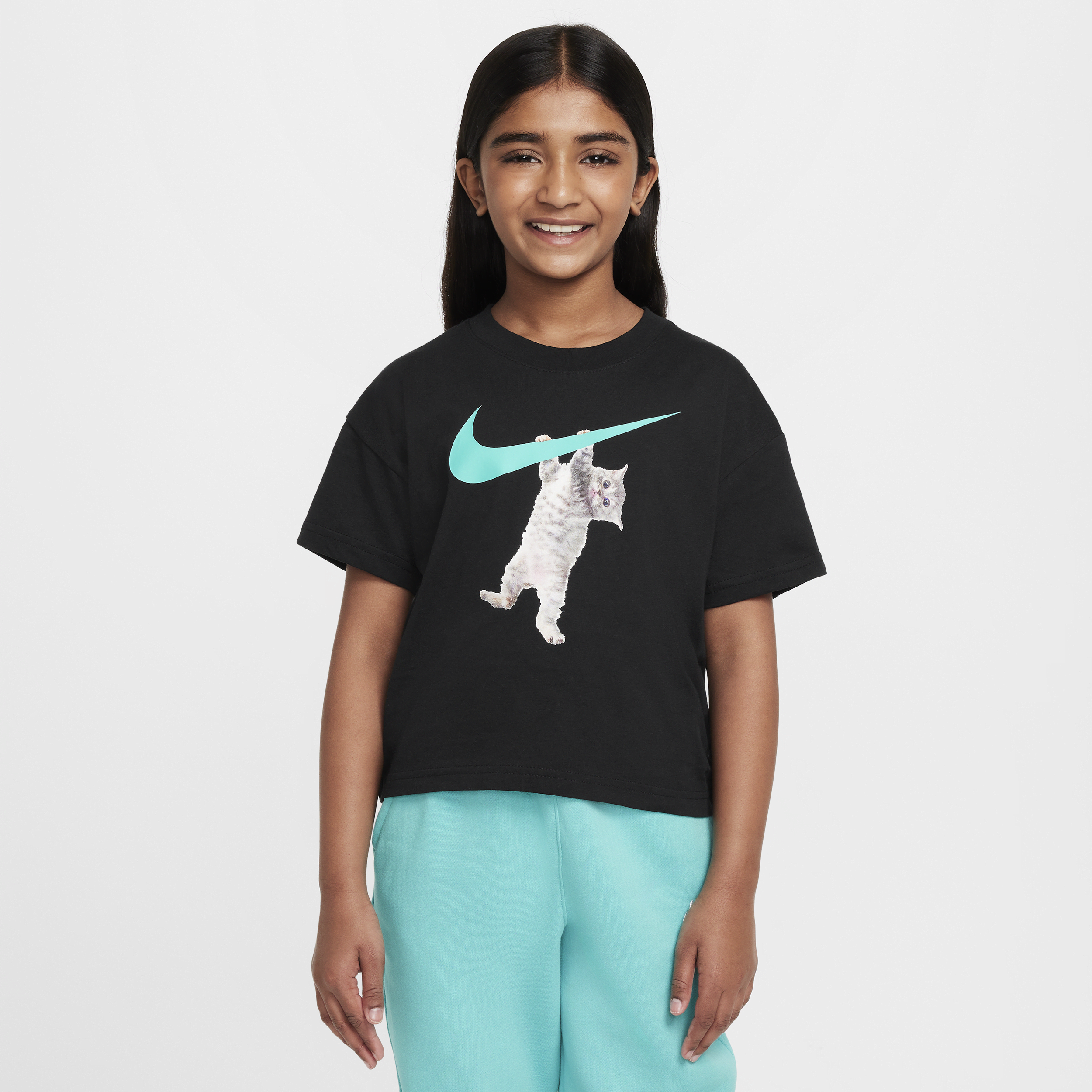 【ナイキ(NIKE)公式ストア】ナイキ スポーツウェア ジュニア (ガールズ) Tシャツ FZ5538-010 ブラック 【ナイキ(NIKE)公式ストア】ナイキ スポーツウェア ジュニア (ガールズ) Tシャツ FZ5538-010 ブラック