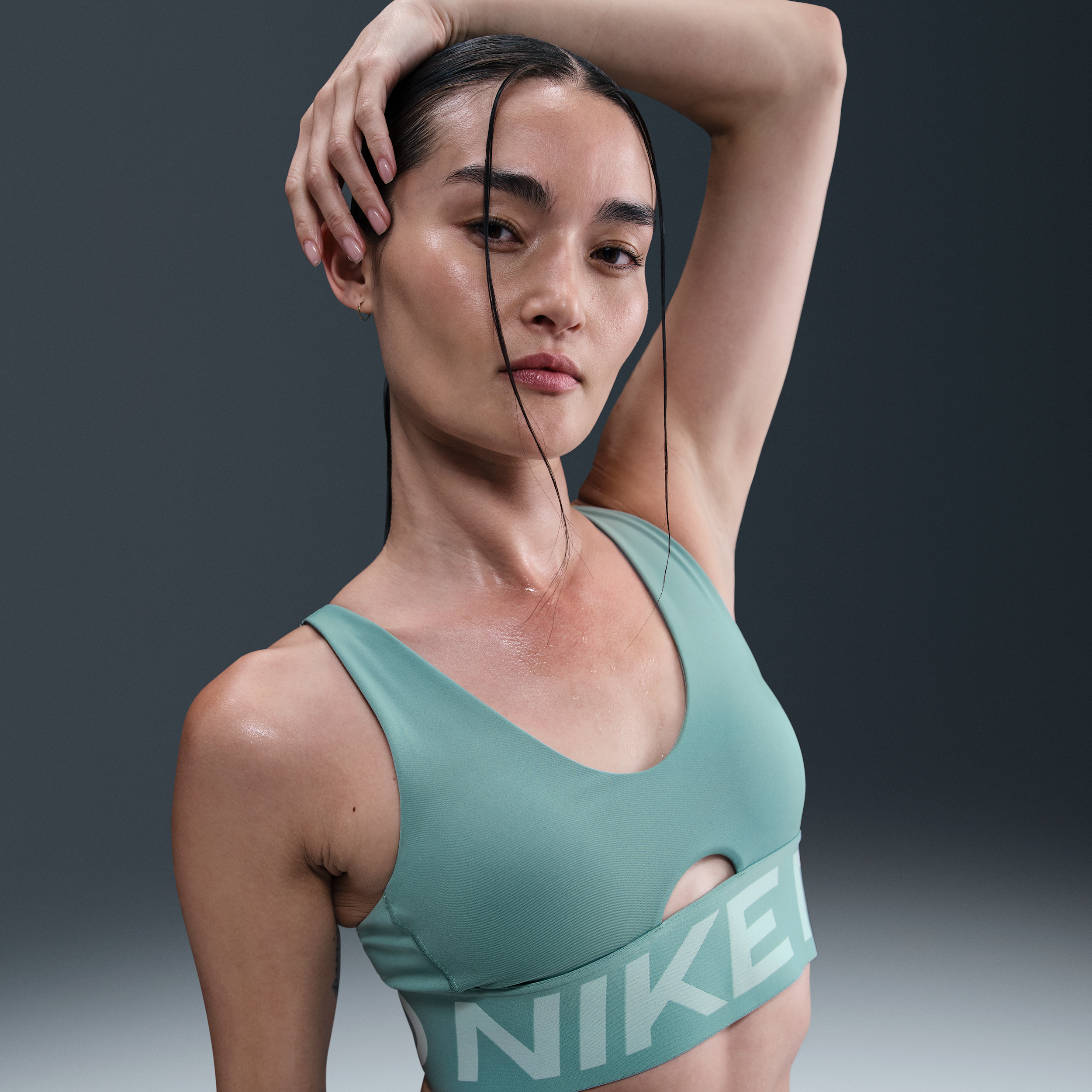 【ナイキ(NIKE)公式ストア】ナイキ プロ インディ プランジ ウィメンズ ミディアムサポート パッディド スポーツブラ HF7325-017 グリーン 【ナイキ(NIKE)公式ストア】ナイキ プロ インディ プランジ ウィメンズ ミディアムサポート パッディド スポーツブラ HF7325-017 グリーン