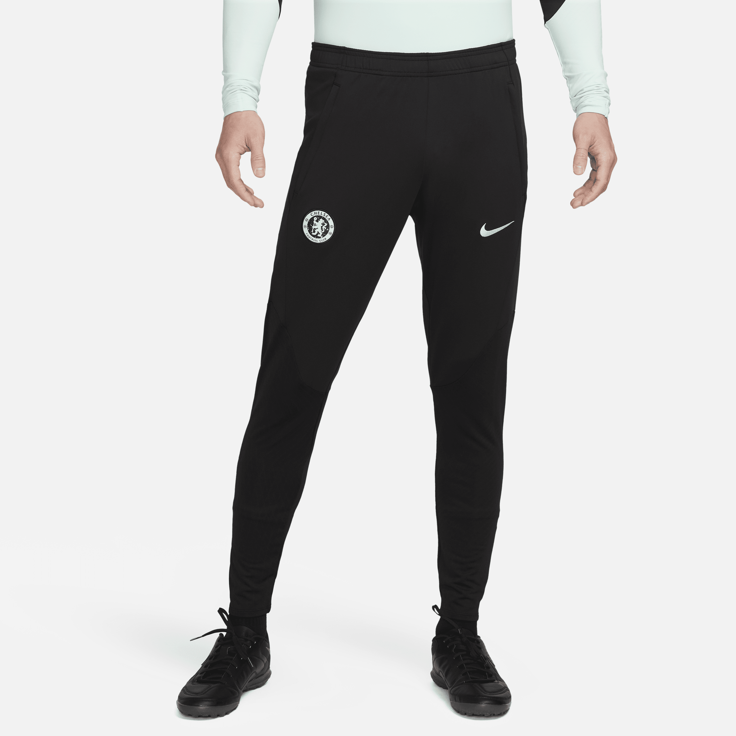 Pantaloni da calcio in maglia Nike Dri-FIT Chelsea FC Strike da uomo – Terza - Nero