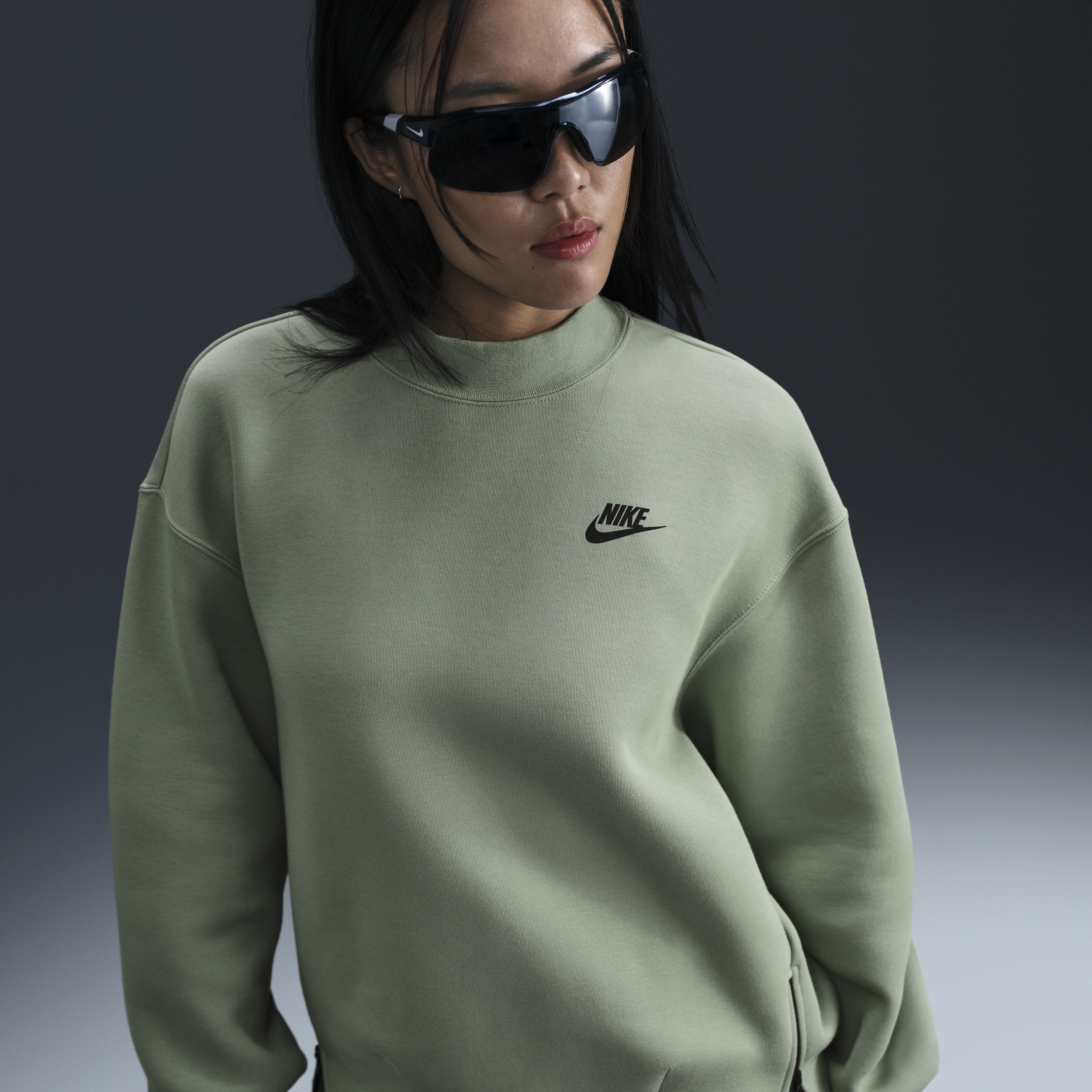 【ナイキ(NIKE)公式ストア】ナイキ スポーツウェア テック フリース ウィメンズ オーバーサイズド クルーネック スウェットシャツ FV8042-370 グリーン 【ナイキ(NIKE)公式ストア】ナイキ スポーツウェア テック フリース ウィメンズ オーバーサイズド クルーネック スウェットシャツ FV8042-370 グリーン