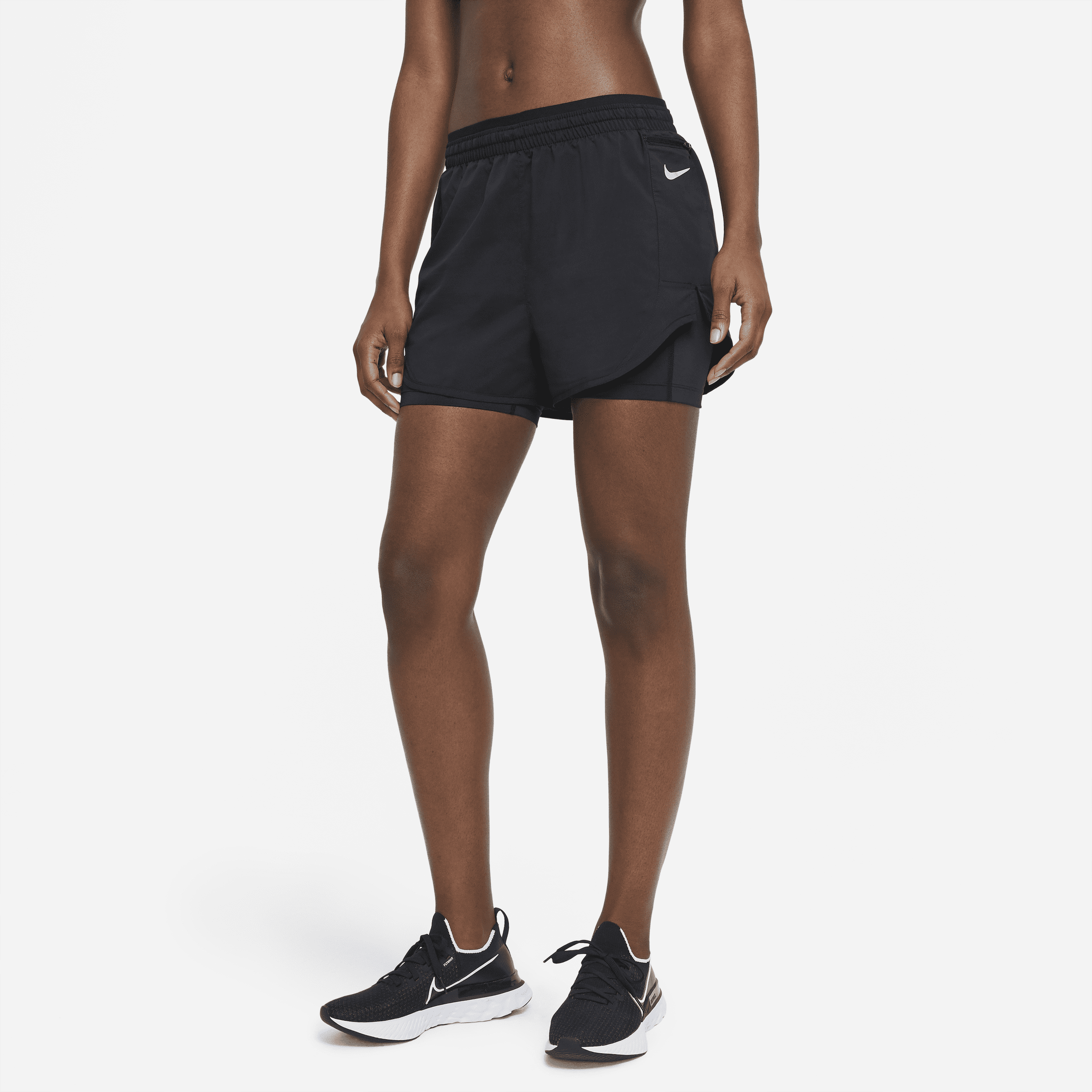 Nike Tempo Lux-2-i-1-løbeshorts til kvinder - sort
