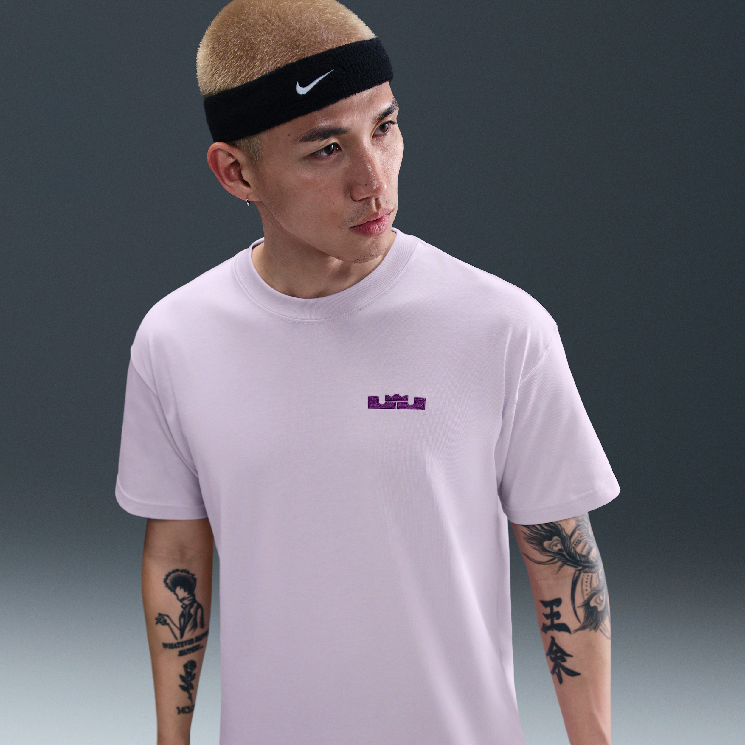 【ナイキ(NIKE)公式ストア】レブロン メンズ マックス90 Tシャツ HJ3413-537 パープル 【ナイキ(NIKE)公式ストア】レブロン メンズ マックス90 Tシャツ HJ3413-537 パープル