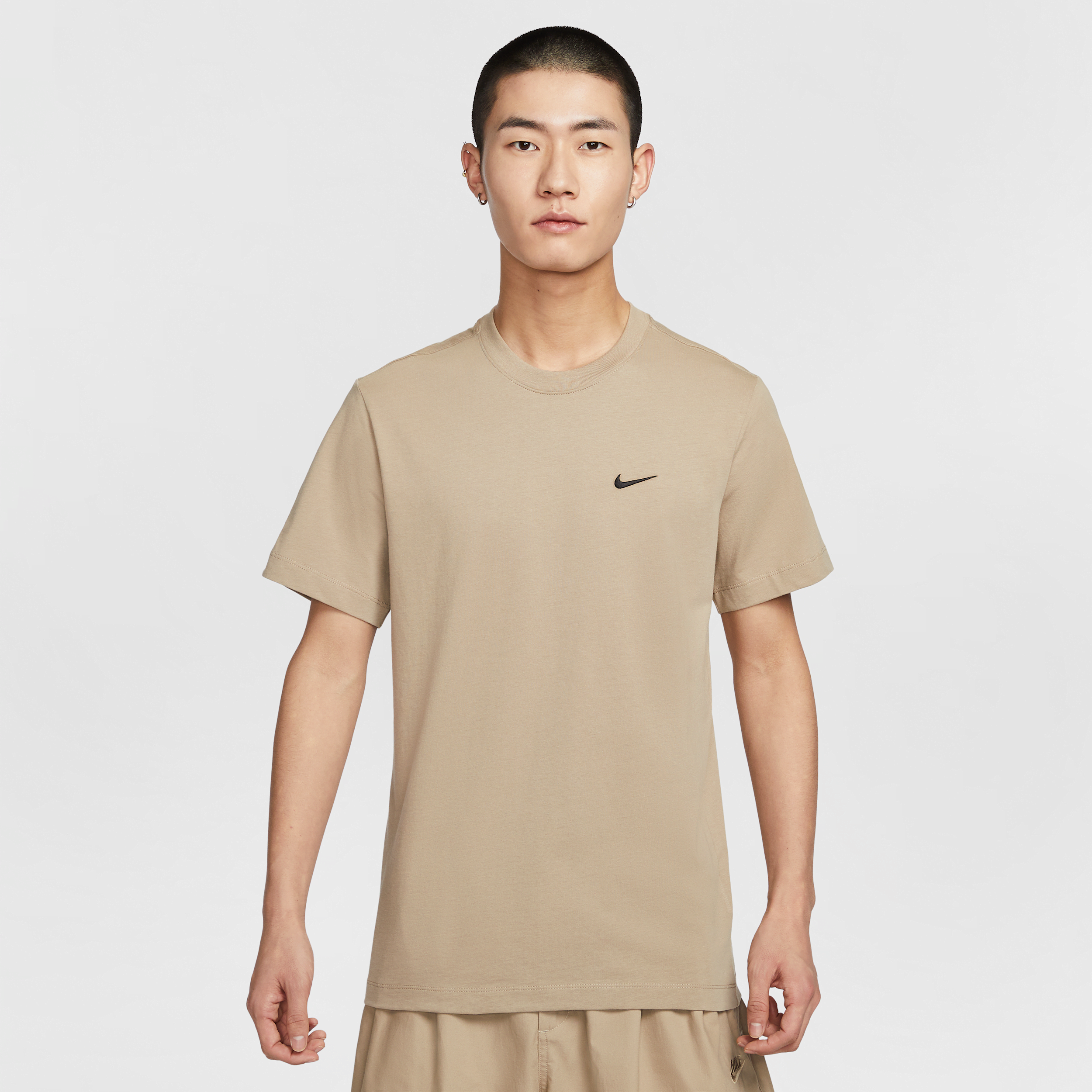 【ナイキ（NIKE）公式ストア】ナイキ スポーツウェア スウッシュ メンズ Tシャツ BV0508-247 ブラウン