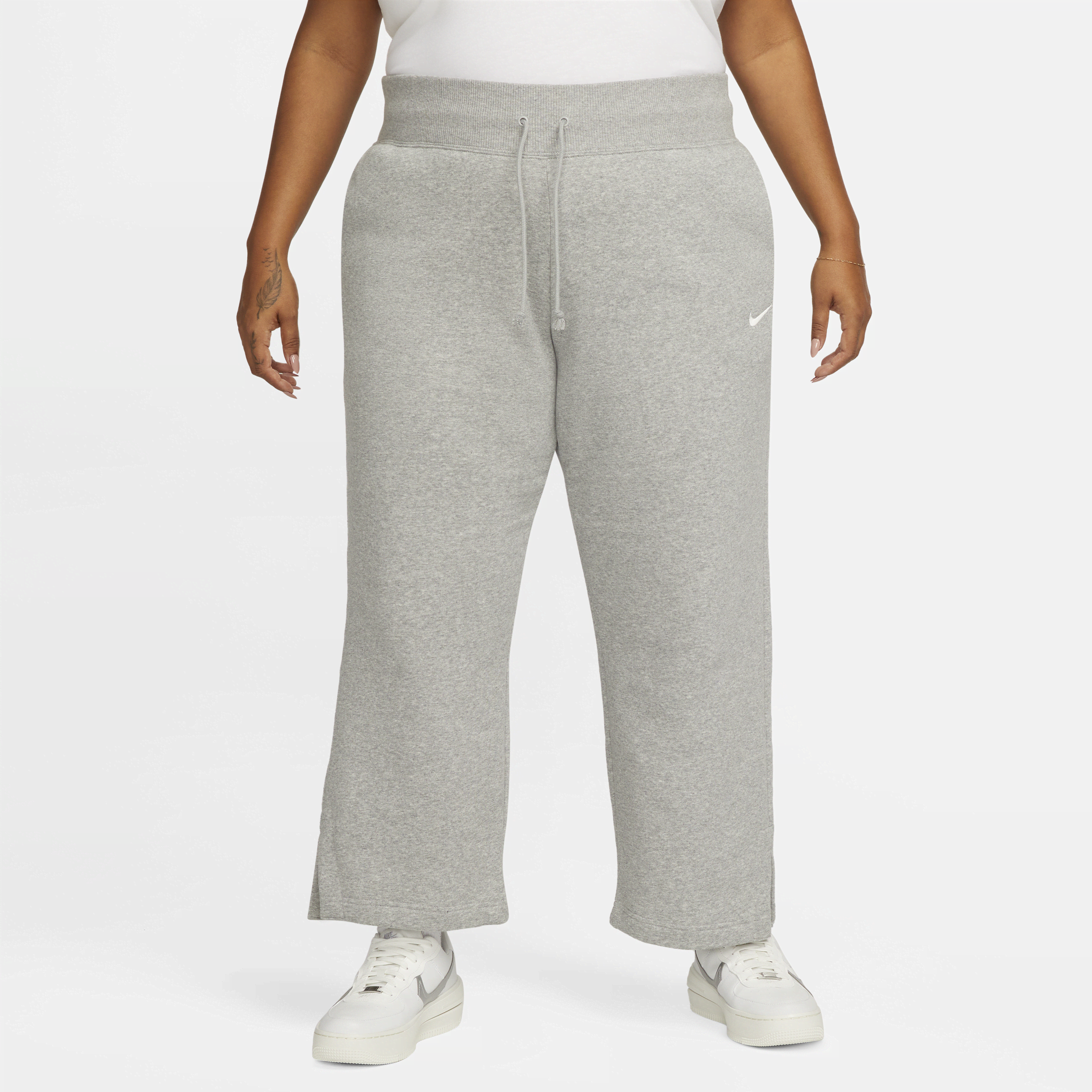 Nike Sportswear Phoenix Fleece-sweatpants med høj talje og brede ben til kvinder (plus size) - grå