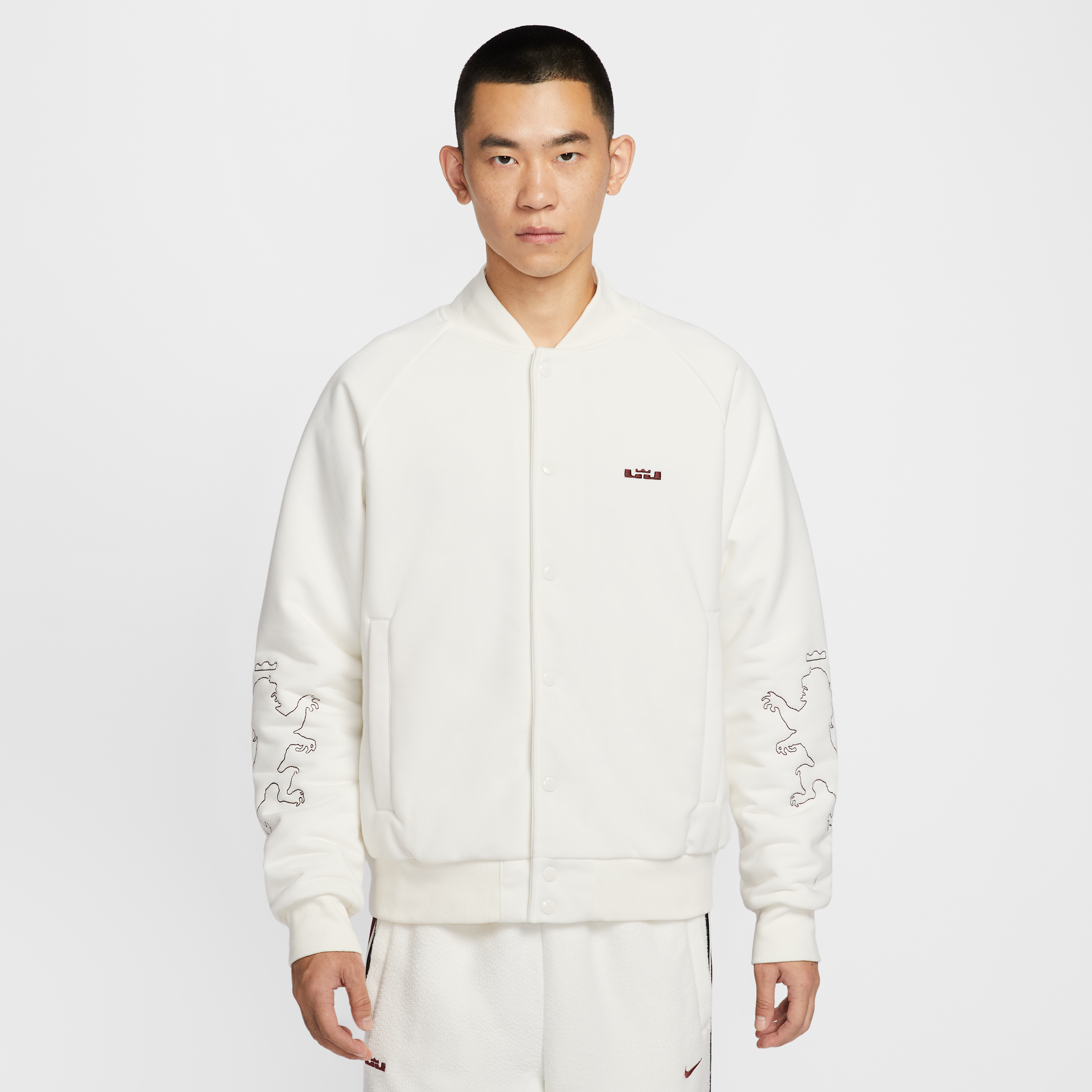 【ナイキ(NIKE)公式ストア】レブロン スタンダード イシュー メンズ Therma-FIT 中綿入りジャケット HV3499-133 ホワイト 【ナイキ(NIKE)公式ストア】レブロン スタンダード イシュー メンズ Therma-FIT 中綿入りジャケット HV3499-133 ホワイト