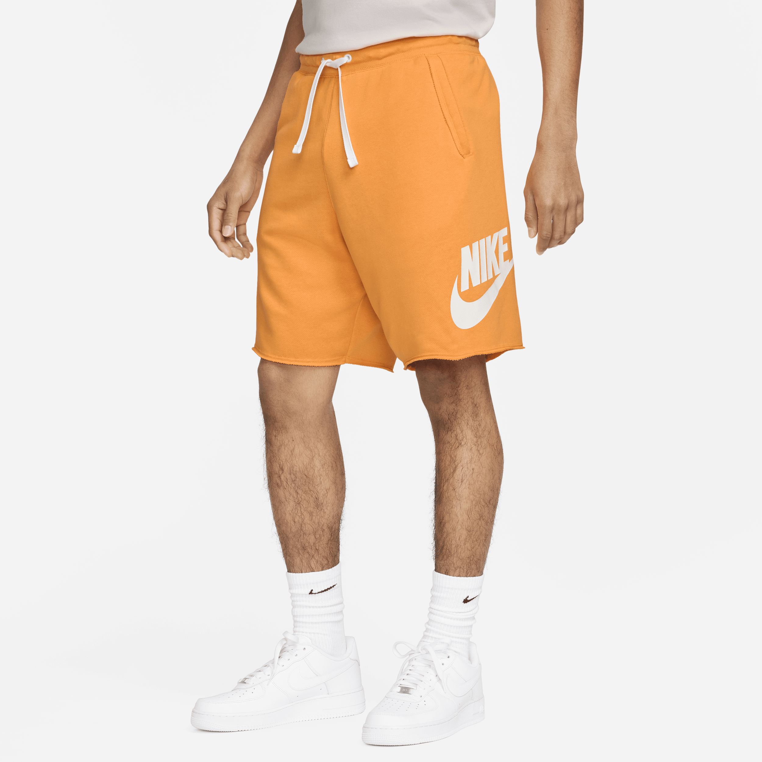 Nike Club Alumni-shorts i french terry til mænd - gul