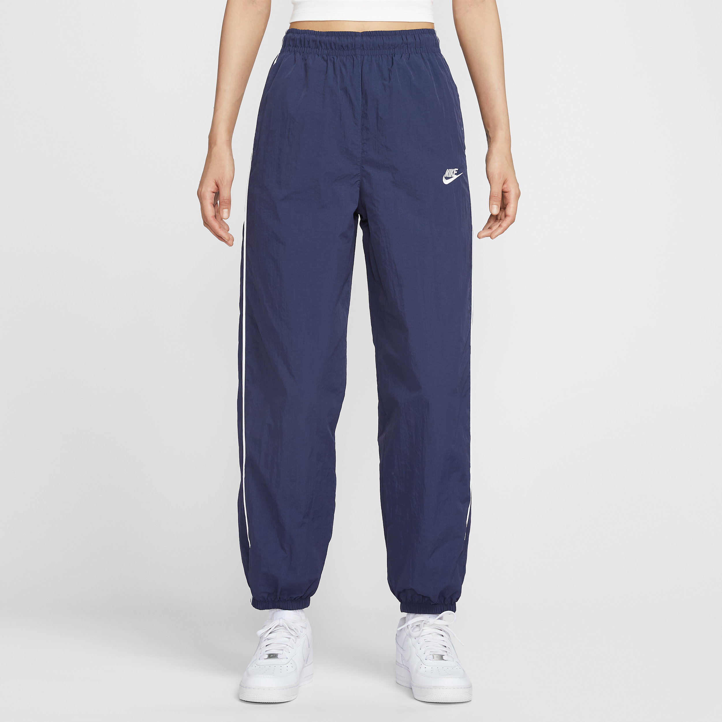 【ナイキ(NIKE)公式ストア】ナイキ スポーツウェア ウィンドランナー ウィメンズ ウーブン パンツ IM8032-410 ブルー 【ナイキ(NIKE)公式ストア】ナイキ スポーツウェア ウィンドランナー ウィメンズ ウーブン パンツ IM8032-410 ブルー