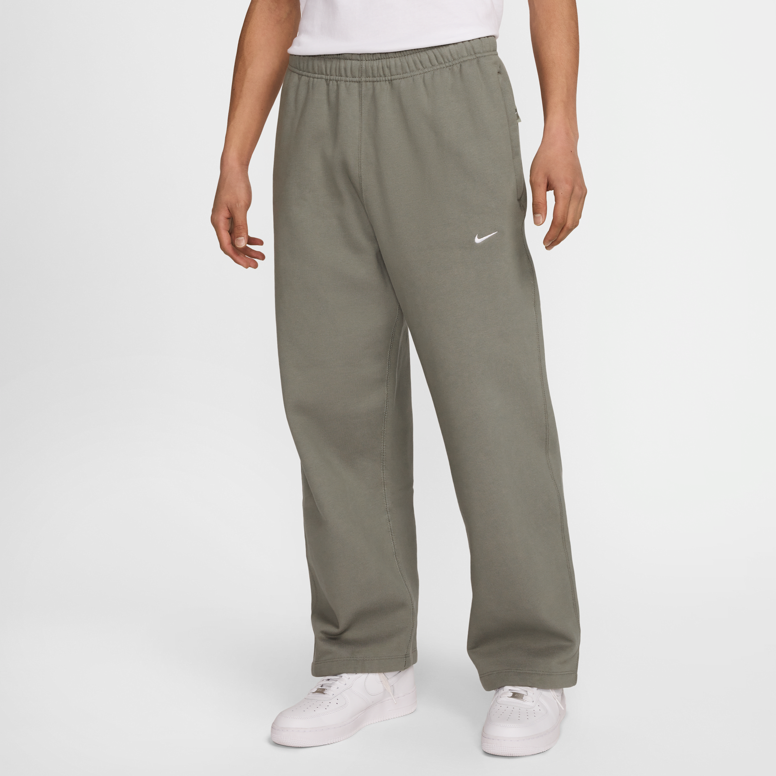 【ナイキ(NIKE)公式ストア】ナイキ スポーツウェア スウッシュ メンズ オープンヘム フリース パンツ FN3343-320 グリーン 【ナイキ(NIKE)公式ストア】ナイキ スポーツウェア スウッシュ メンズ オープンヘム フリース パンツ FN3343-320 グリーン