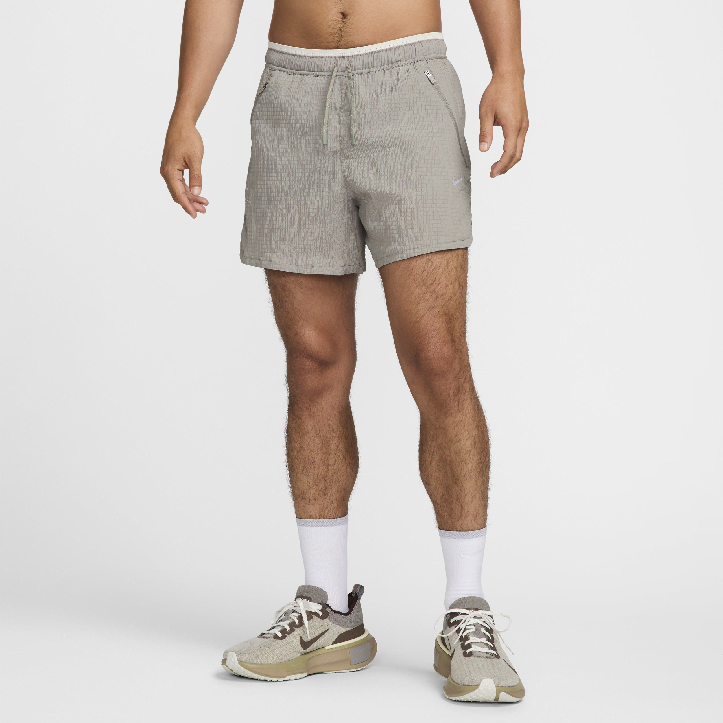 【ナイキ(NIKE)公式ストア】ナイキ ストライド ランニング ディビジョン メンズ Dri-FIT 13cm ランニングショートパンツ (インナー付き) FZ0612-053 グレー 【ナイキ(NIKE)公式ストア】ナイキ ストライド ランニング ディビジョン メンズ Dri-FIT 13cm ランニングショートパンツ (インナー付き) FZ0612-053 グレー