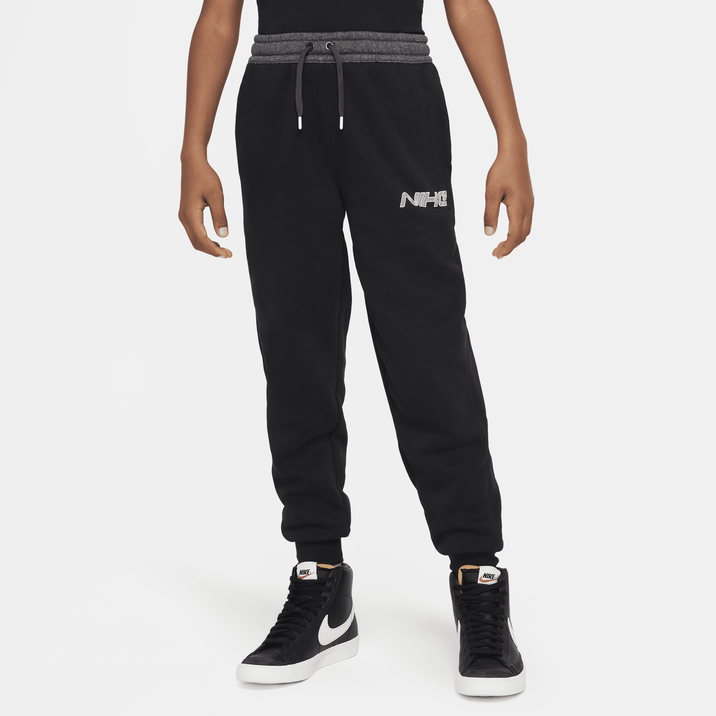 【ナイキ(NIKE)公式ストア】ナイキ スポーツウェア アンプリファイ ジュニアジョガー FN9132-010 ブラック 【ナイキ(NIKE)公式ストア】ナイキ スポーツウェア アンプリファイ ジュニアジョガー FN9132-010 ブラック