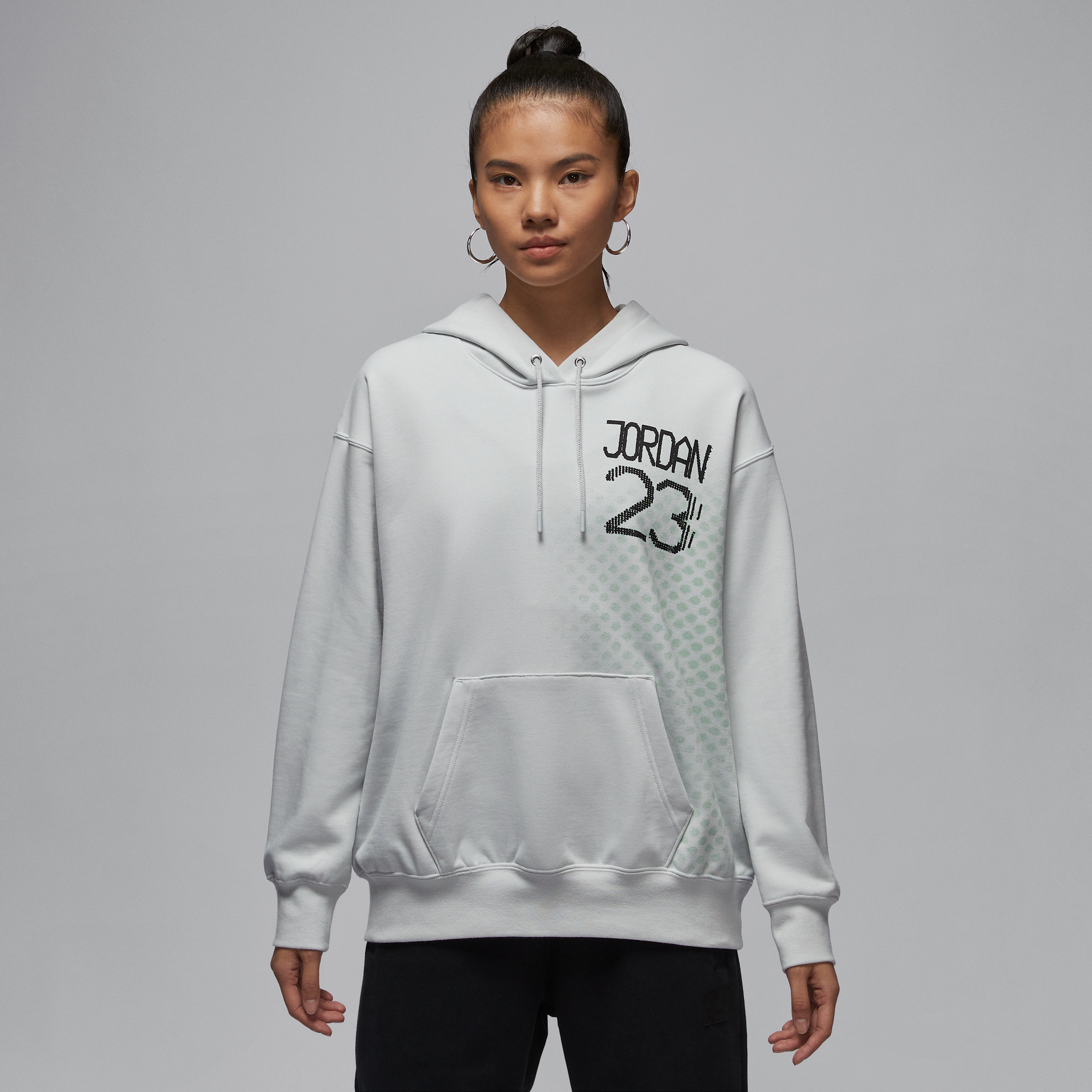 【ナイキ(NIKE)公式ストア】ジョーダン フライト フリース "LNY" ウィメンズ プルオーバー パーカー HQ6072-025 グレー 【ナイキ(NIKE)公式ストア】ジョーダン フライト フリース "LNY" ウィメンズ プルオーバー パーカー HQ6072-025 グレー