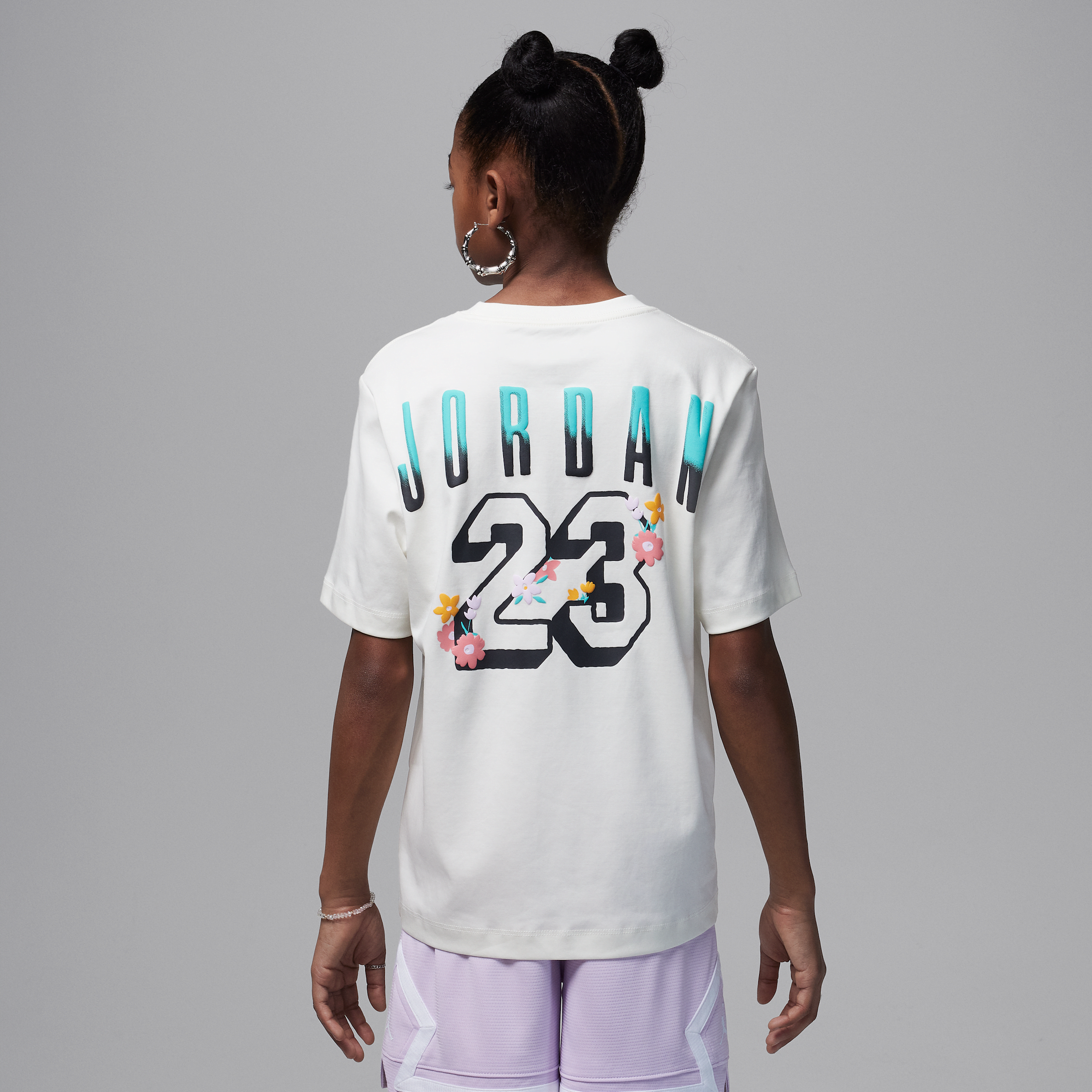 【ナイキ(NIKE)公式ストア】ジョーダン ジュニア サマー ブルーム オーバーサイズド Tシャツ II3567-133 ホワイト 【ナイキ(NIKE)公式ストア】ジョーダン ジュニア サマー ブルーム オーバーサイズド Tシャツ II3567-133 ホワイト
