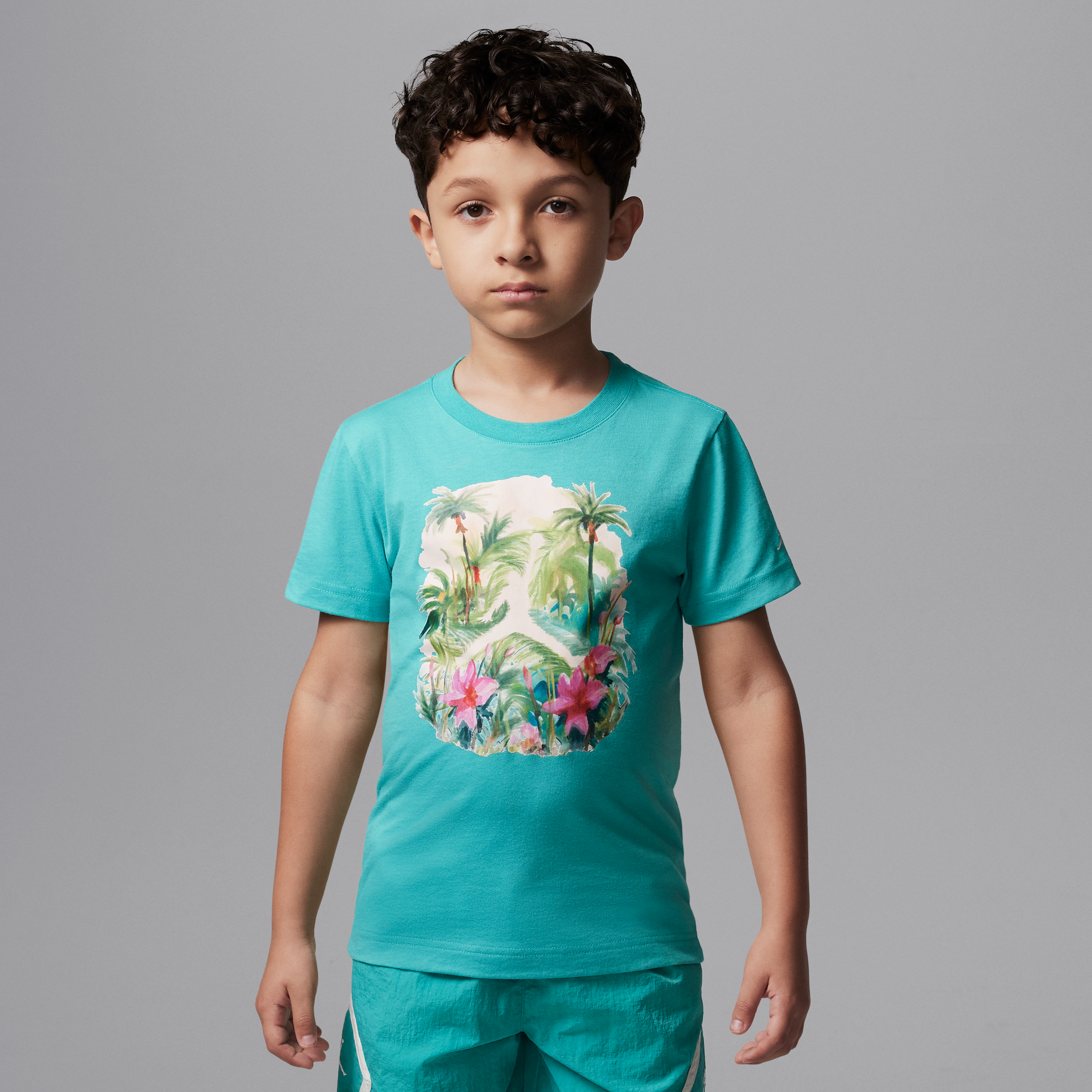 【ナイキ(NIKE)公式ストア】ジョーダン フライト エッセンシャル リトルキッズ プールサイド ジャンプマン Tシャツ II2539-392 グリーン 【ナイキ(NIKE)公式ストア】ジョーダン フライト エッセンシャル リトルキッズ プールサイド ジャンプマン Tシャツ II2539-392 グリーン