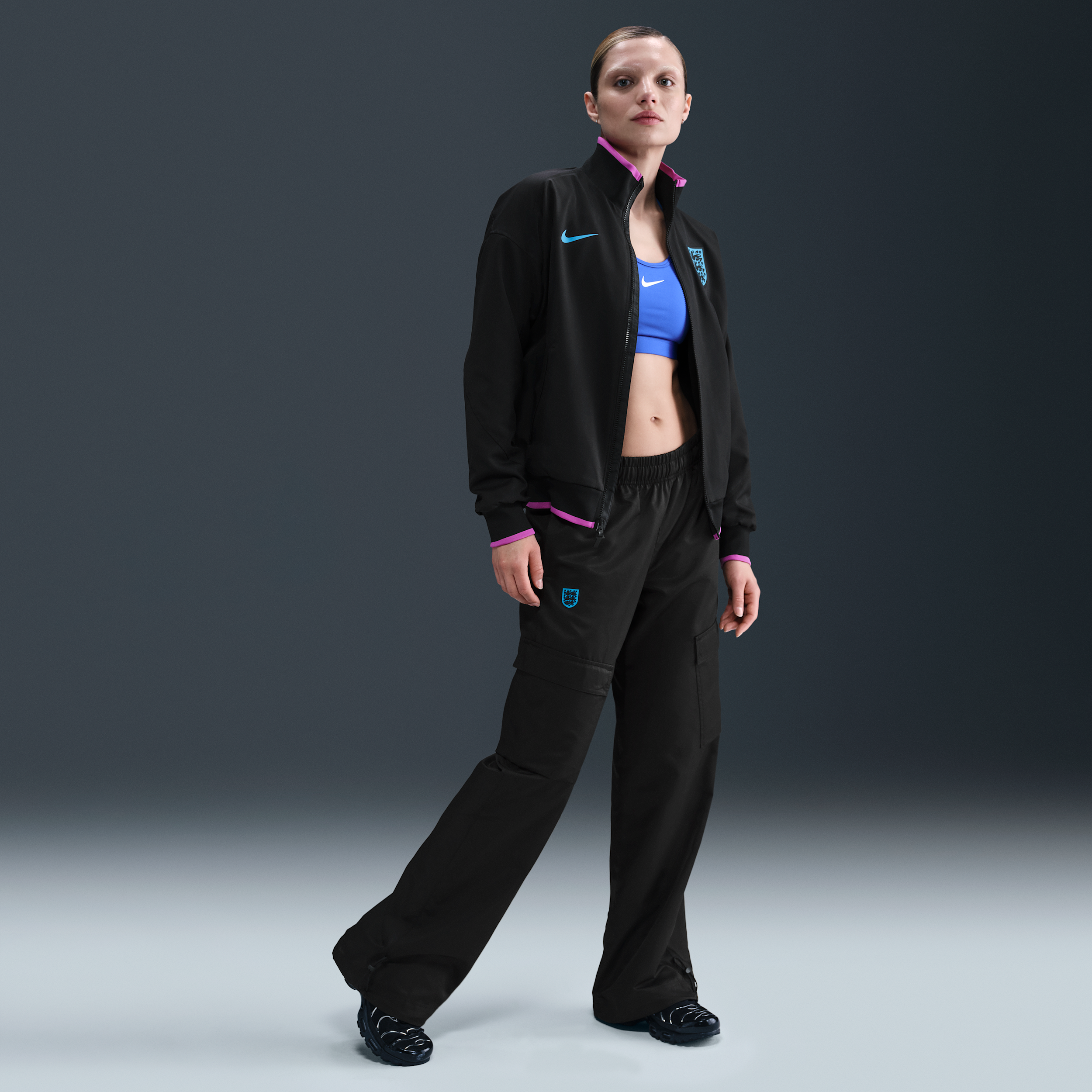 Pantaloni cargo in tessuto Nike Football Inghilterra – Donna - Nero