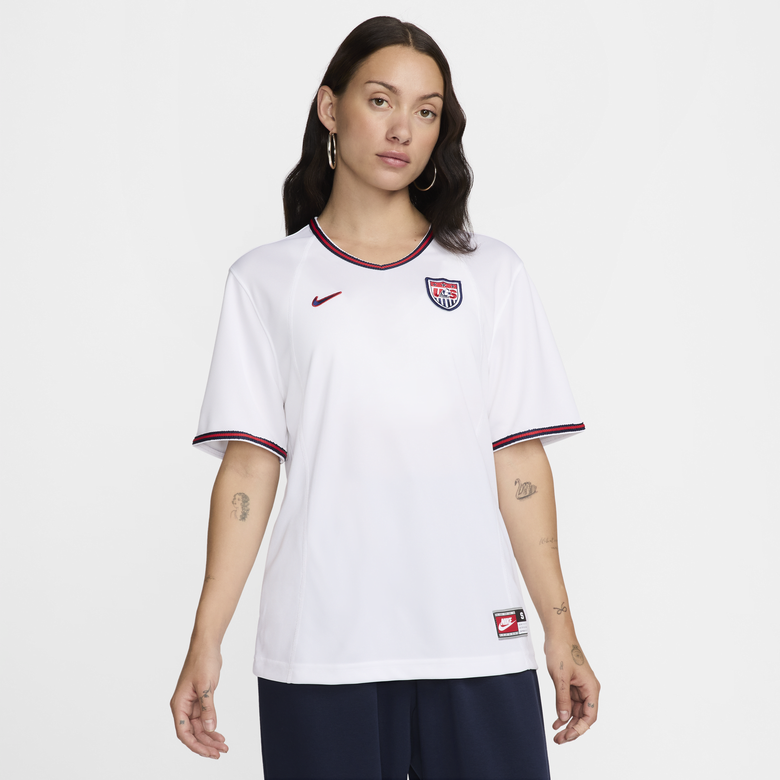 【ナイキ(NIKE)公式ストア】USWNT 1999 リイシュー ウィメンズ ナイキ サッカー レプリカ ユニフォーム FZ6683-100 ホワイト 【ナイキ(NIKE)公式ストア】USWNT 1999 リイシュー ウィメンズ ナイキ サッカー レプリカ ユニフォーム FZ6683-100 ホワイト