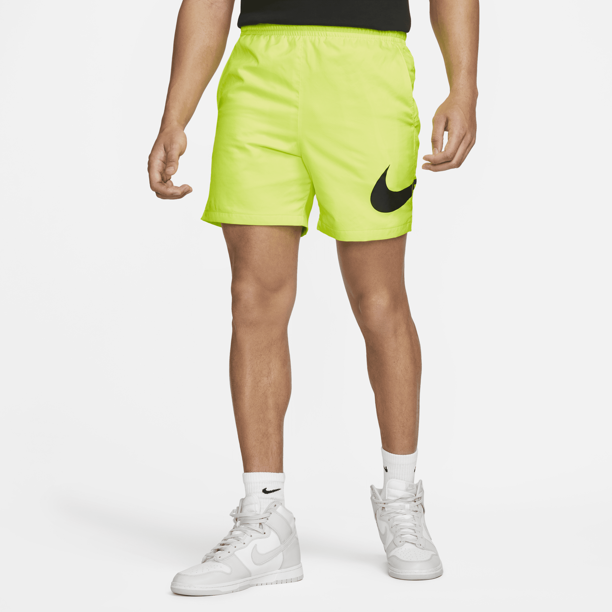 Nike Sportswear Geweven herenshorts - Geel