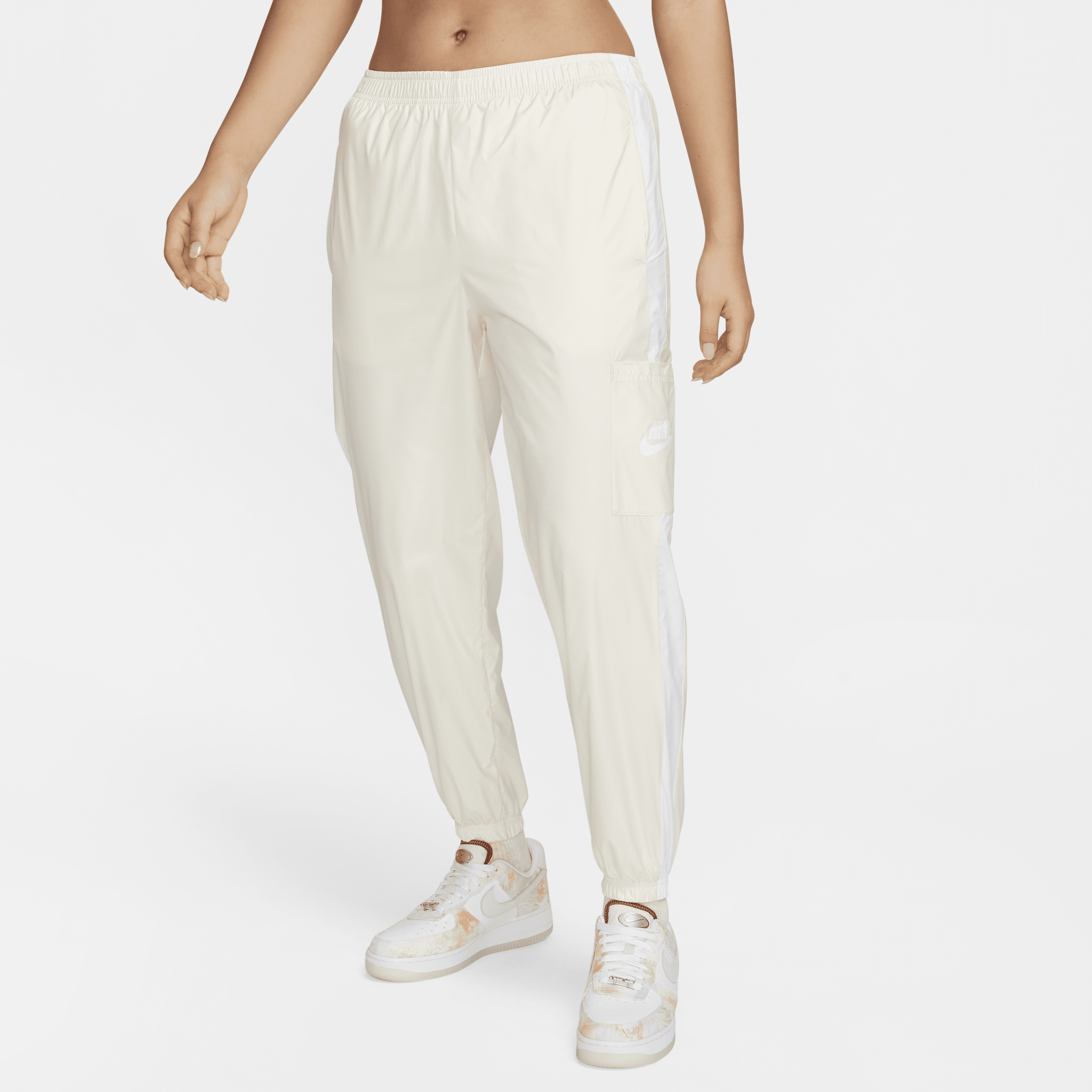 【ナイキ(NIKE)公式ストア】ナイキ スポーツウェア ウィメンズ ウーブン パンツ CJ7347-113 ホワイト 【ナイキ(NIKE)公式ストア】ナイキ スポーツウェア ウィメンズ ウーブン パンツ CJ7347-113 ホワイト
