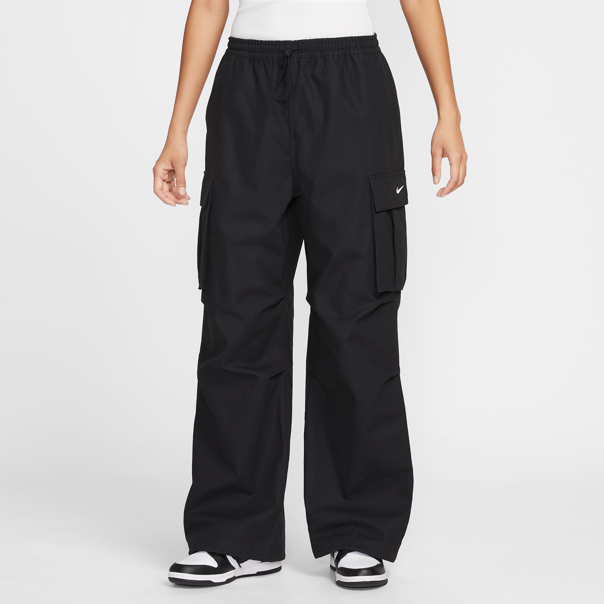 【ナイキ(NIKE)公式ストア】ナイキ スポーツウェア ウィメンズ ミッドライズ オーバーサイズド ウーブン カーゴ パンツ HV1967-010 ブラック 【ナイキ(NIKE)公式ストア】ナイキ スポーツウェア ウィメンズ ミッドライズ オーバーサイズド ウーブン カーゴ パンツ HV1967-010 ブラック