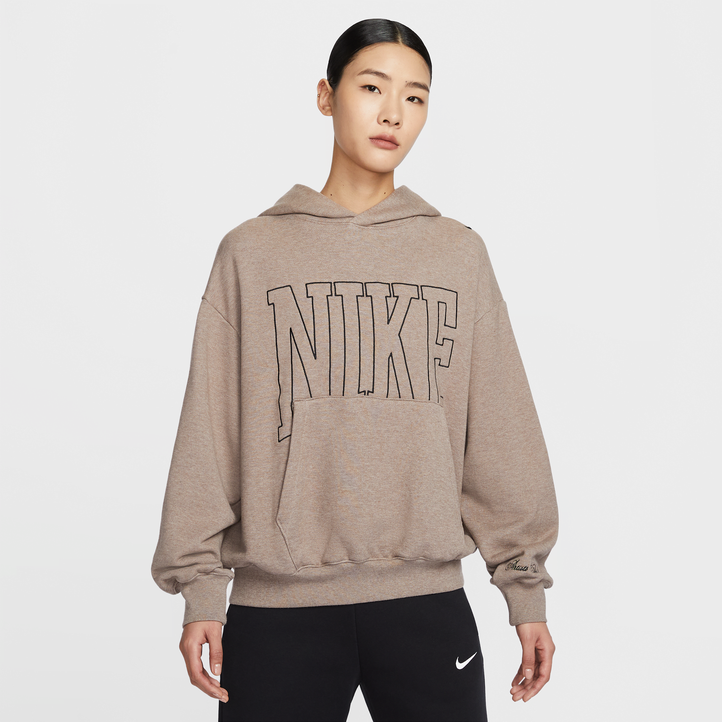 【ナイキ(NIKE)公式ストア】ナイキ スポーツウェア ウィメンズ オーバーオーバーサイズド フレンチテリー プルオーバー パーカー HQ5888-233 ブラウン 【ナイキ(NIKE)公式ストア】ナイキ スポーツウェア ウィメンズ オーバーオーバーサイズド フレンチテリー プルオーバー パーカー HQ5888-233 ブラウン