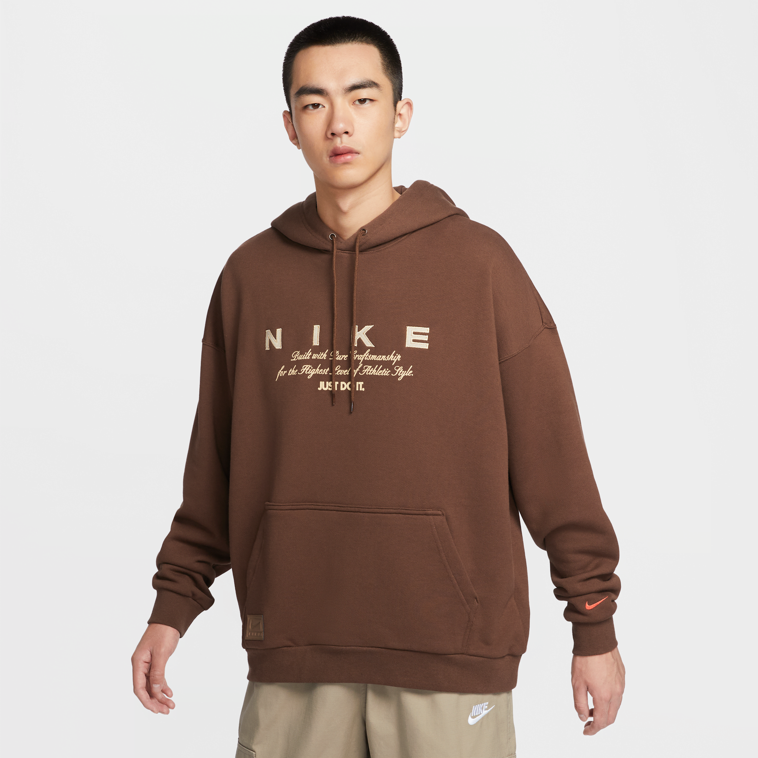 【ナイキ(NIKE)公式ストア】ナイキ クラブ メンズ オーバーサイズド プルオーバー パーカー HQ4745-259 ブラウン 【ナイキ(NIKE)公式ストア】ナイキ クラブ メンズ オーバーサイズド プルオーバー パーカー HQ4745-259 ブラウン