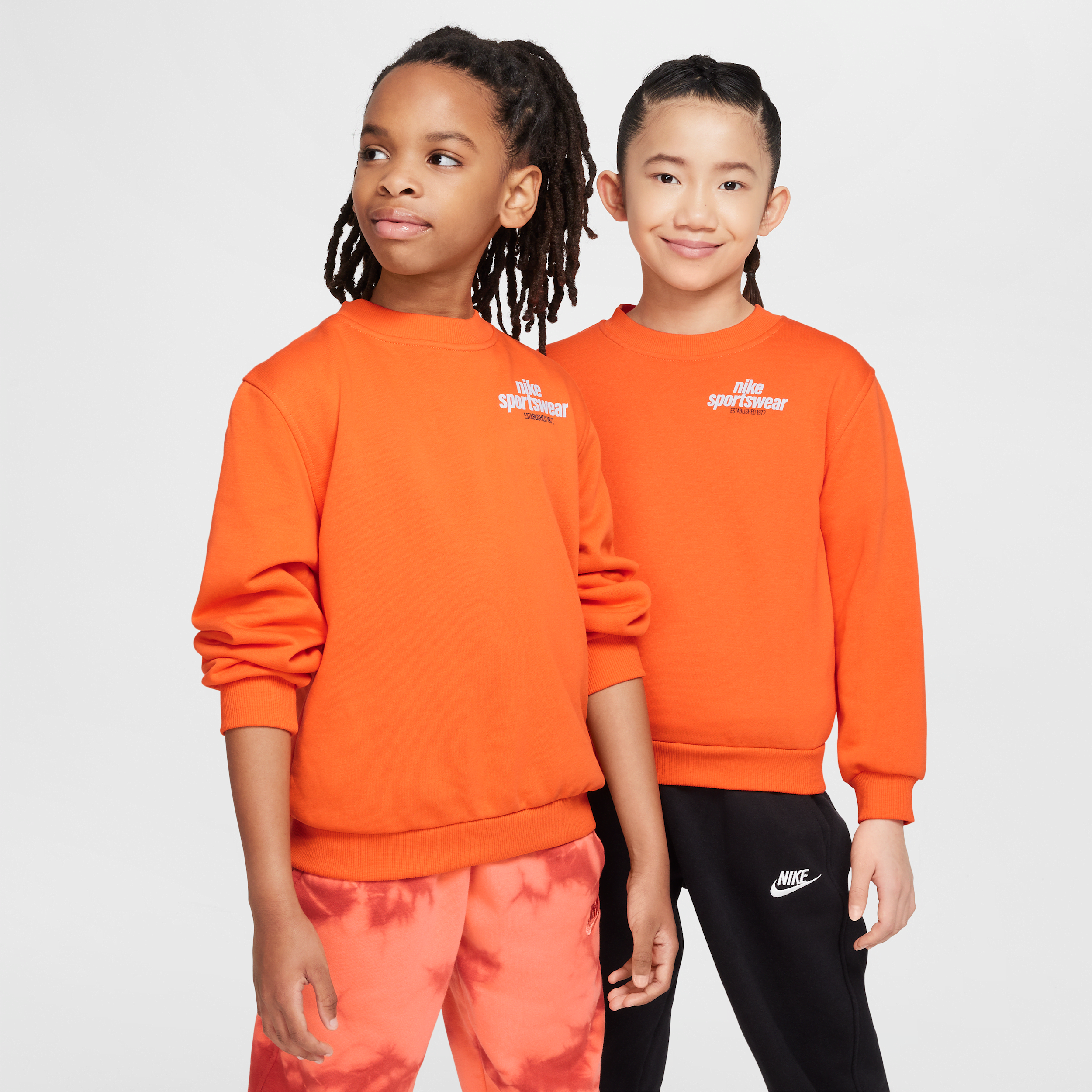 【ナイキ(NIKE)公式ストア】ナイキ スポーツウェア クラブ ジュニア フレンチテリー スウェットシャツ HJ2674-819 オレンジ 【ナイキ(NIKE)公式ストア】ナイキ スポーツウェア クラブ ジュニア フレンチテリー スウェットシャツ HJ2674-819 オレンジ