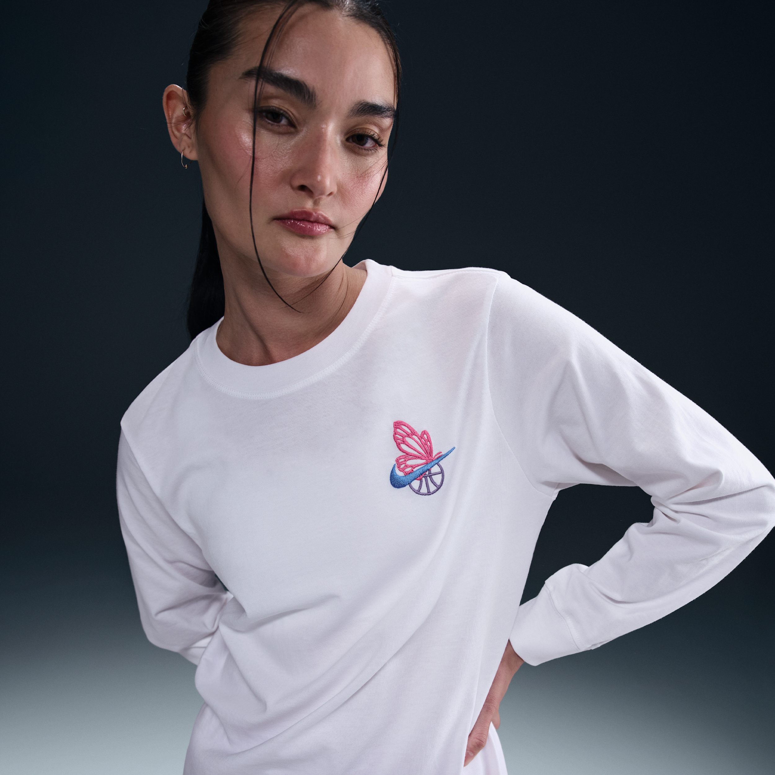 【ナイキ(NIKE)公式ストア】ナイキ ウィメンズ ロングスリーブ バスケットボール Tシャツ HJ3632-100 ホワイト 【ナイキ(NIKE)公式ストア】ナイキ ウィメンズ ロングスリーブ バスケットボール Tシャツ HJ3632-100 ホワイト