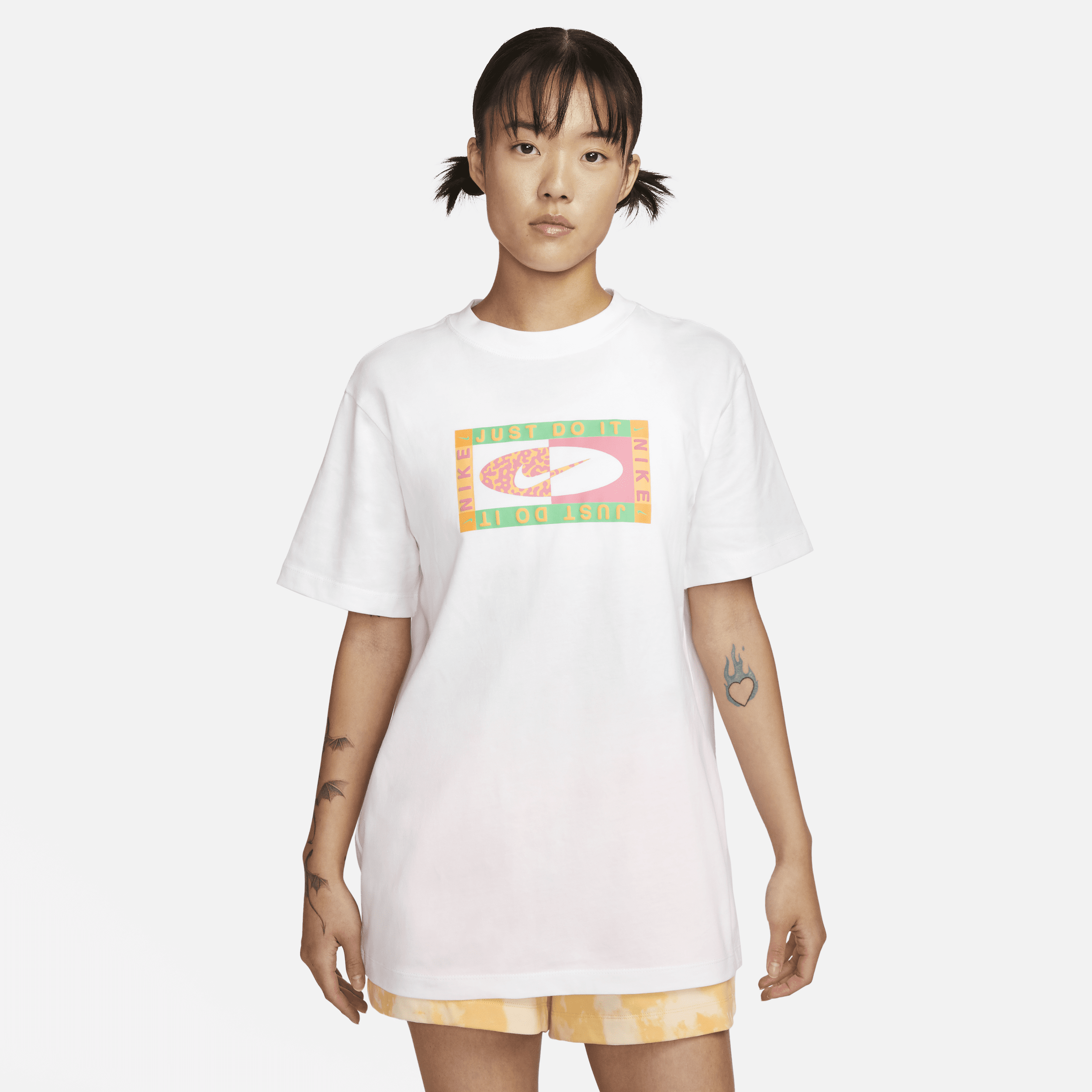 【ナイキ(NIKE)公式ストア】ナイキ スポーツウェア ウィメンズ Tシャツ FB8198-100 ホワイト 【ナイキ(NIKE)公式ストア】ナイキ スポーツウェア ウィメンズ Tシャツ FB8198-100 ホワイト
