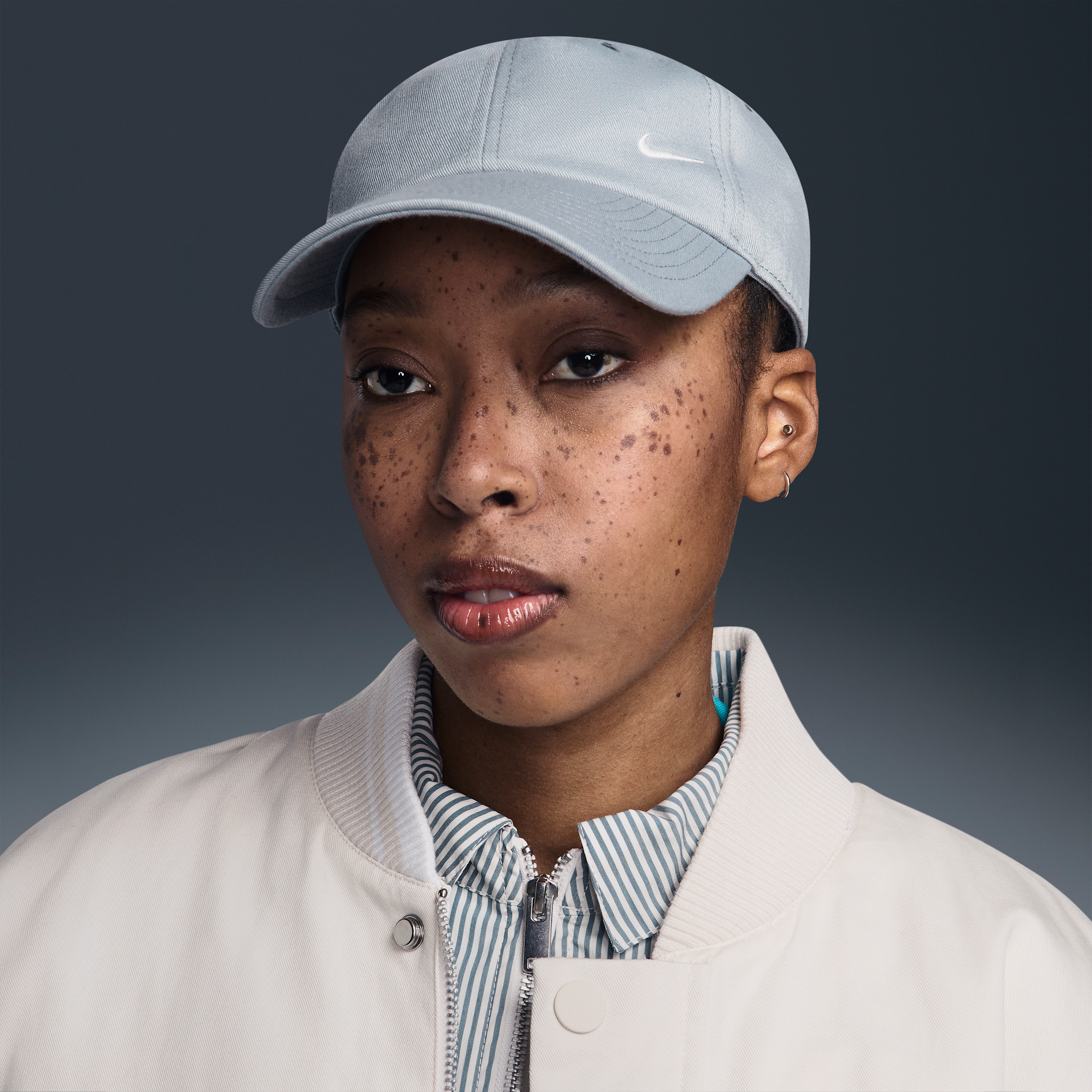 【ナイキ(NIKE)公式ストア】ナイキ クラブ アンストラクチャード キャップ FZ5698-002 グレー 【ナイキ(NIKE)公式ストア】ナイキ クラブ アンストラクチャード キャップ FZ5698-002 グレー