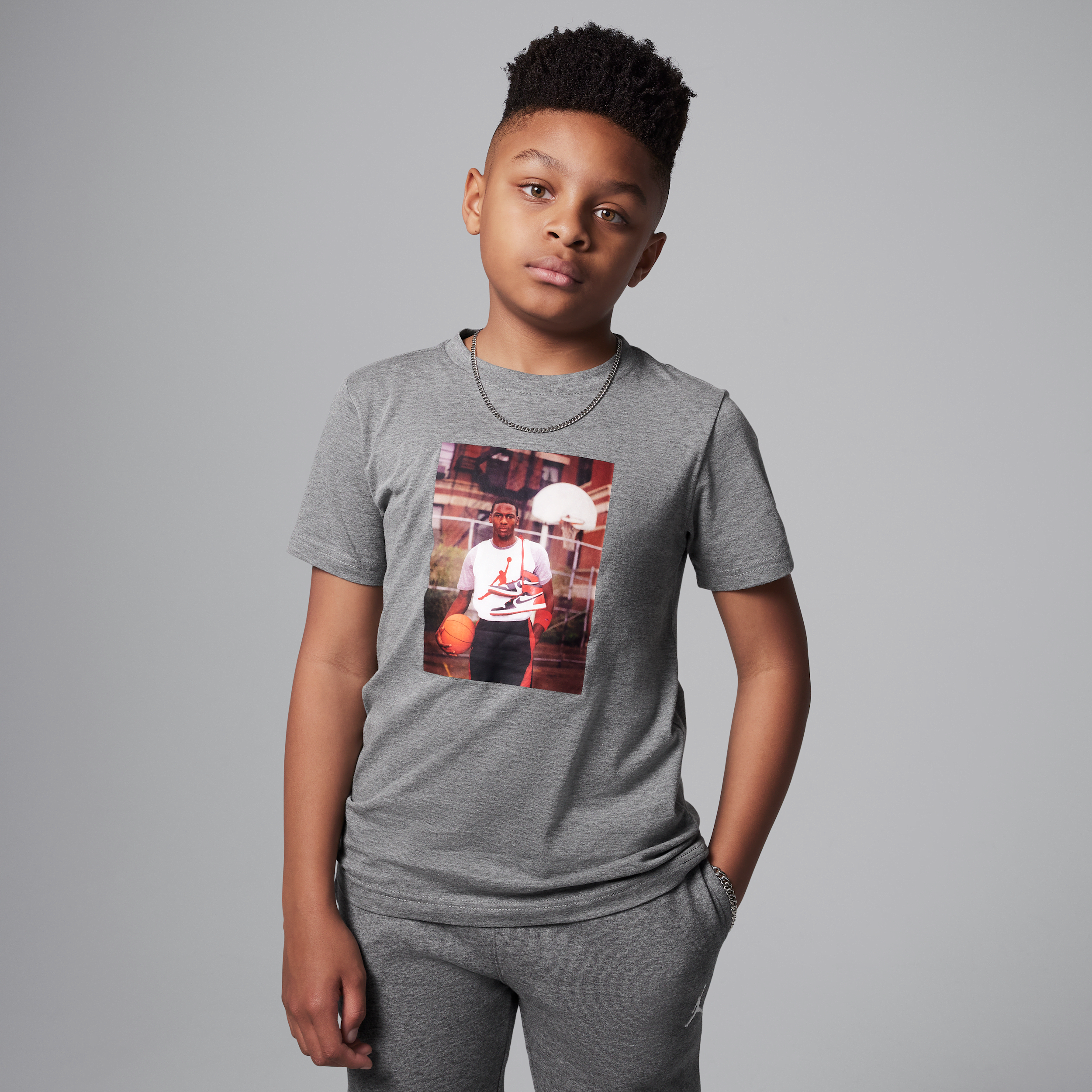 【ナイキ(NIKE)公式ストア】ジョーダン ジュニア MJ フォト Tシャツ IB9284-091 グレー 【ナイキ(NIKE)公式ストア】ジョーダン ジュニア MJ フォト Tシャツ IB9284-091 グレー