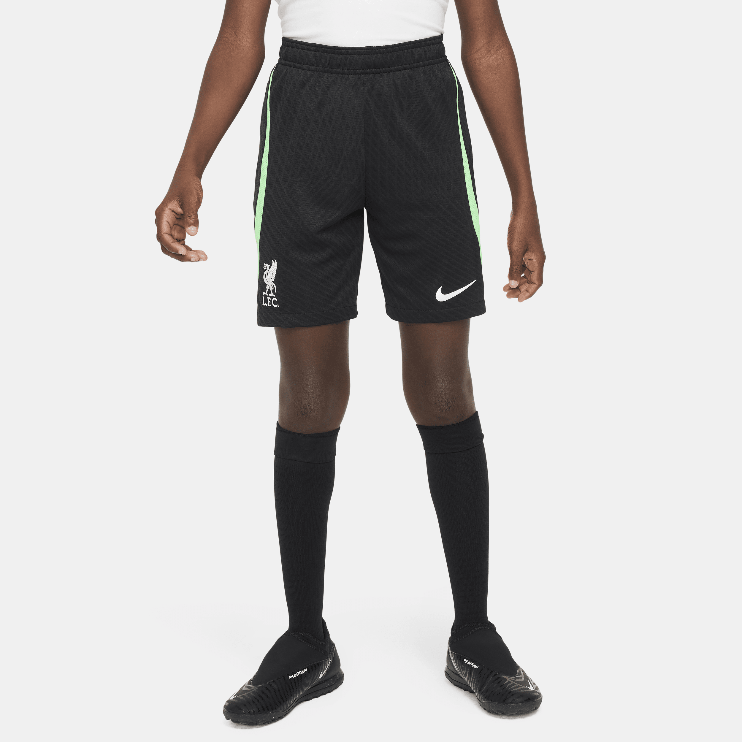 Liverpool FC Strike Pantalón corto de fútbol de tejido Knit Nike Dri-FIT - Niño/a - Negro