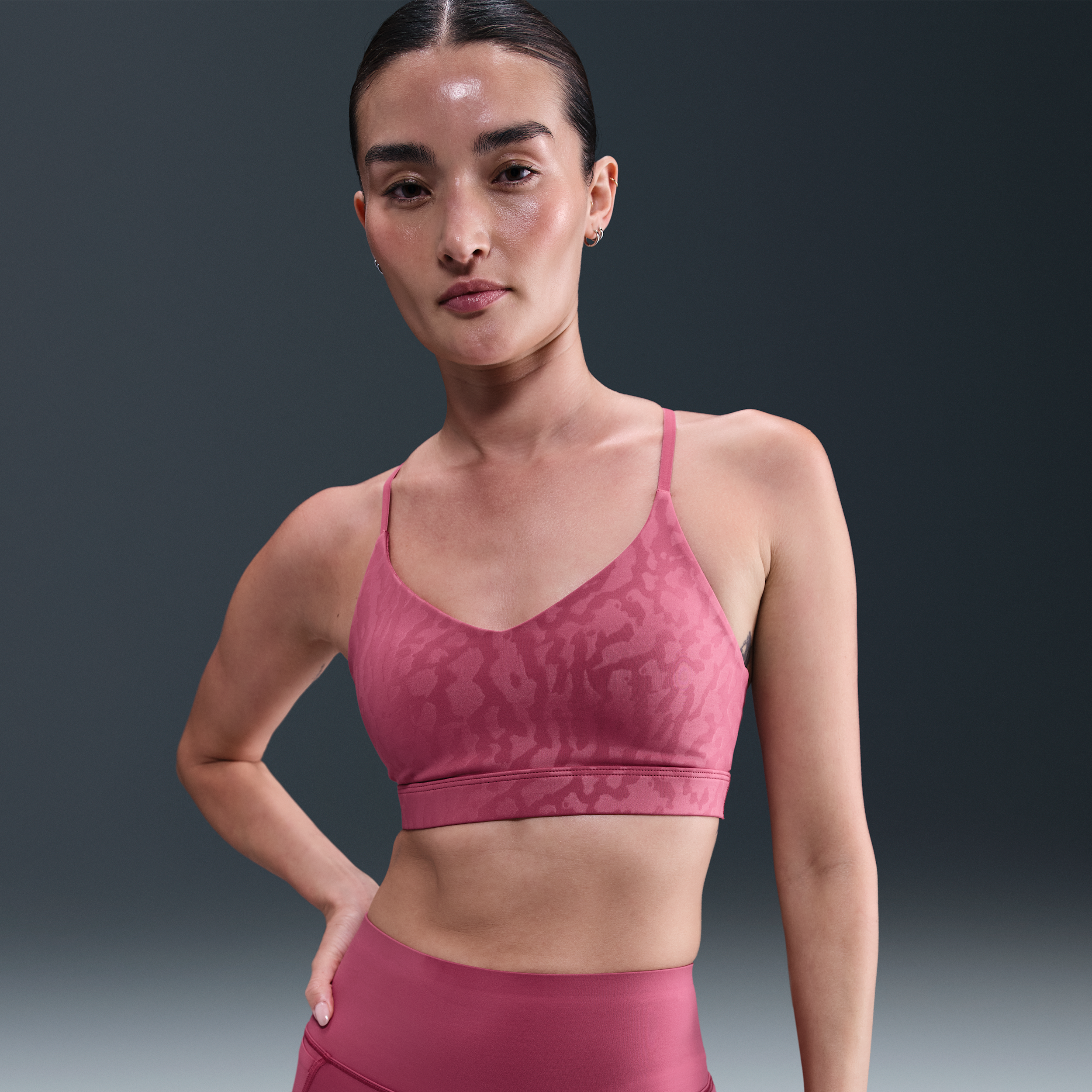 【ナイキ(NIKE)公式ストア】ナイキ インディ ウィメンズ ライトサポート パッディド アジャスタブル スポーツブラ HQ2825-634 パープル 【ナイキ(NIKE)公式ストア】ナイキ インディ ウィメンズ ライトサポート パッディド アジャスタブル スポーツブラ HQ2825-634 パープル