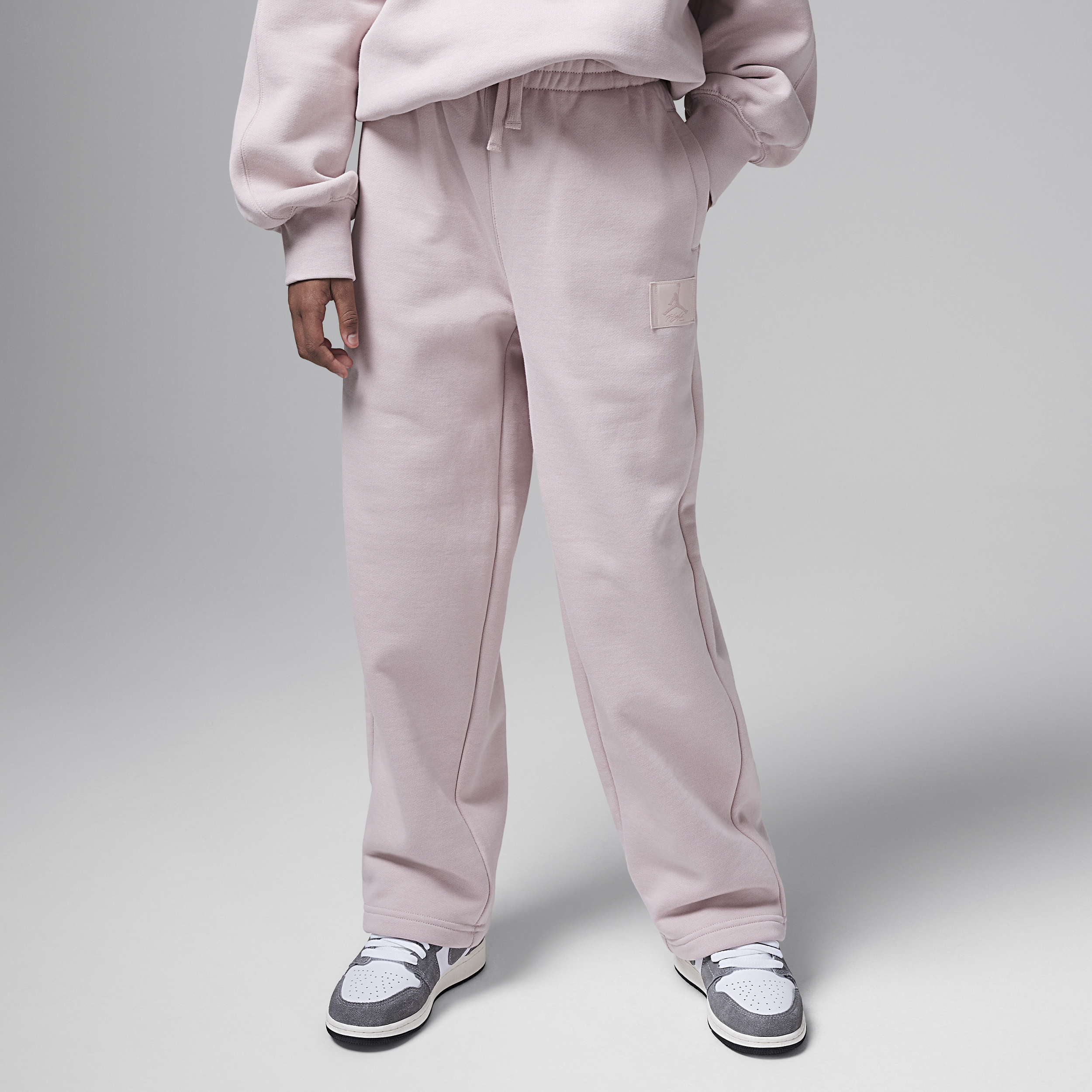 【ナイキ(NIKE)公式ストア】ジョーダン フライト エッセンシャル ジュニア オープン ヘム パンツ HQ8498-642 ピンク 【ナイキ(NIKE)公式ストア】ジョーダン フライト エッセンシャル ジュニア オープン ヘム パンツ HQ8498-642 ピンク