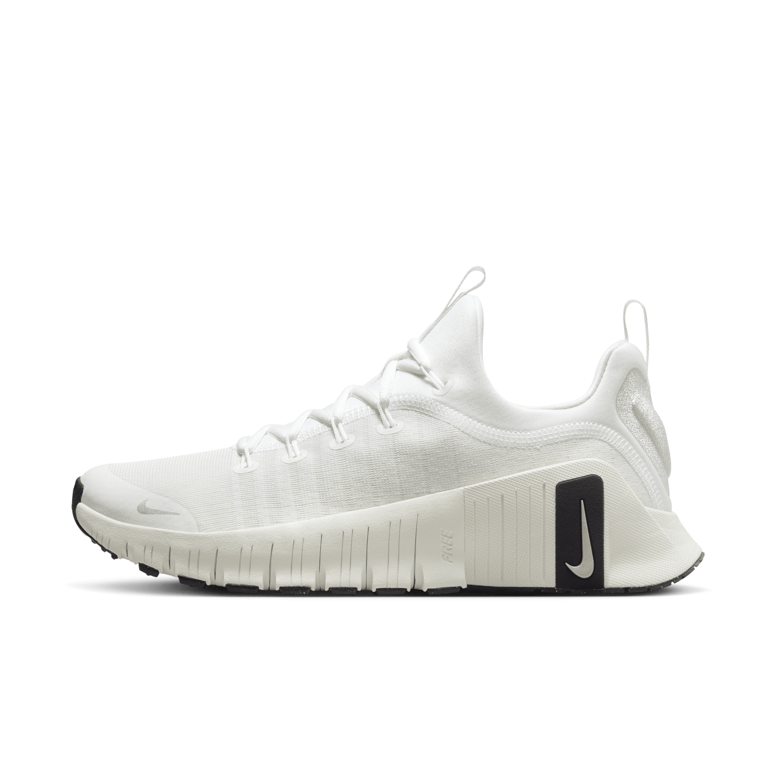 【ナイキ(NIKE)公式ストア】ナイキ フリー メトコン 6 プレミアム ウィメンズ ワークアウトシューズ メタリックアクセント付き FZ1695-101 ホワイト 【ナイキ(NIKE)公式ストア】ナイキ フリー メトコン 6 プレミアム ウィメンズ ワークアウトシューズ メタリックアクセント付き FZ1695-101 ホワイト