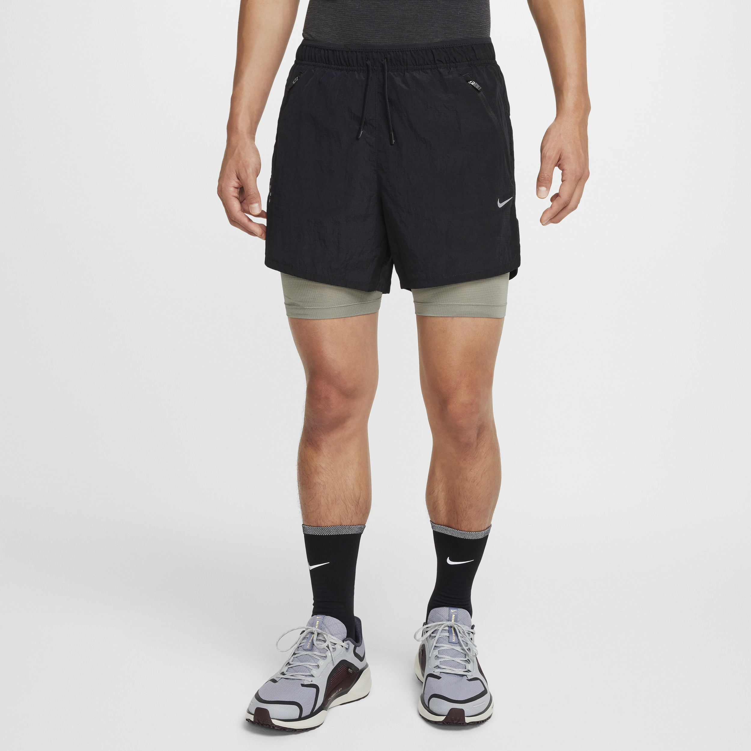 【ナイキ(NIKE)公式ストア】ナイキ ストライド ランニング ディビジョン メンズ 13cm Dri-FIT 撥水 2イン1 ランニングショートパンツ FZ1136-010 ブラック 【ナイキ(NIKE)公式ストア】ナイキ ストライド ランニング ディビジョン メンズ 13cm Dri-FIT 撥水 2イン1 ランニングショートパンツ FZ1136-010 ブラック