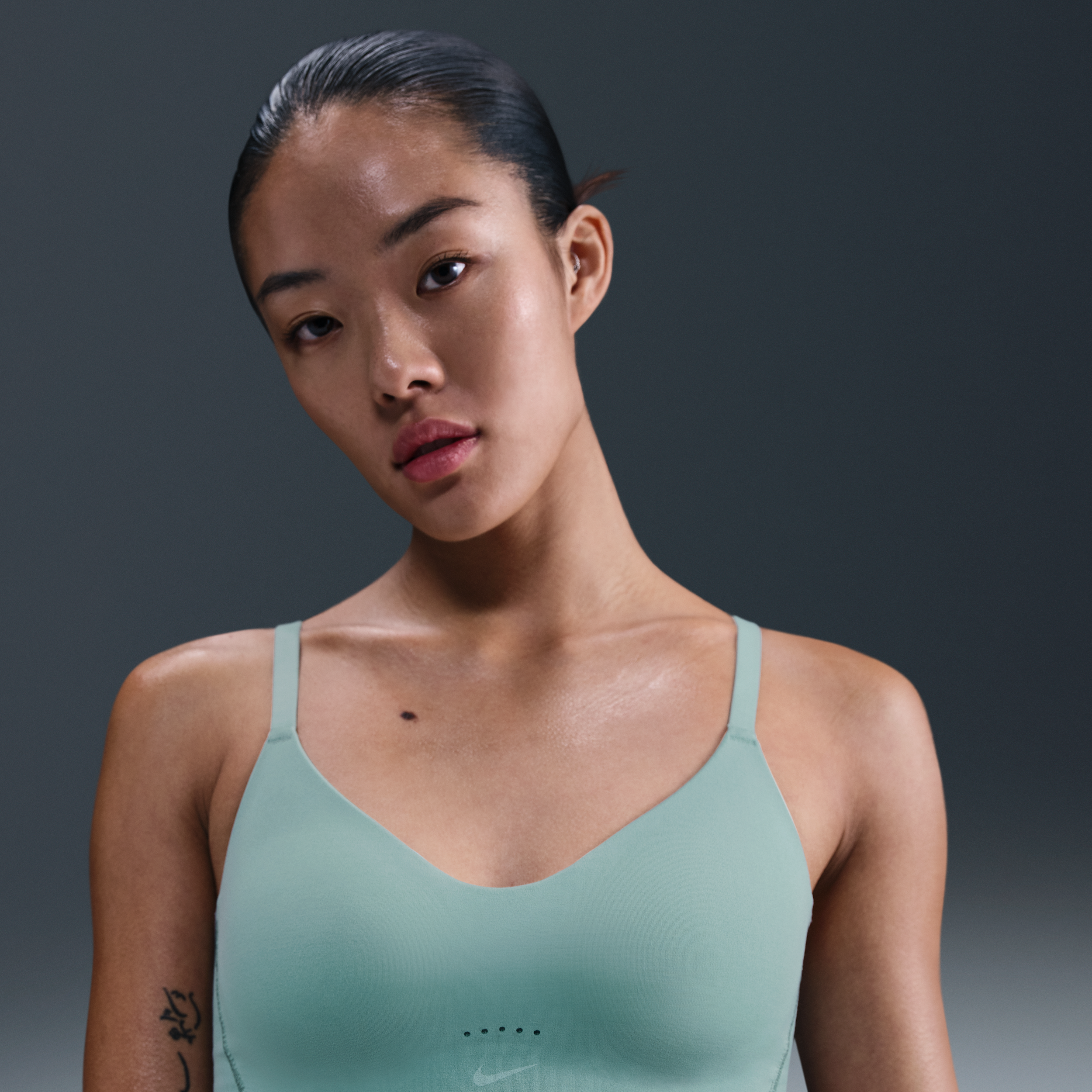 【ナイキ(NIKE)公式ストア】ナイキ アレート ミニマリスト ウィメンズ ライトサポート パッディド コンバーチブル スポーツブラ FQ3551-017 グリーン 【ナイキ(NIKE)公式ストア】ナイキ アレート ミニマリスト ウィメンズ ライトサポート パッディド コンバーチブル スポーツブラ FQ3551-017 グリーン