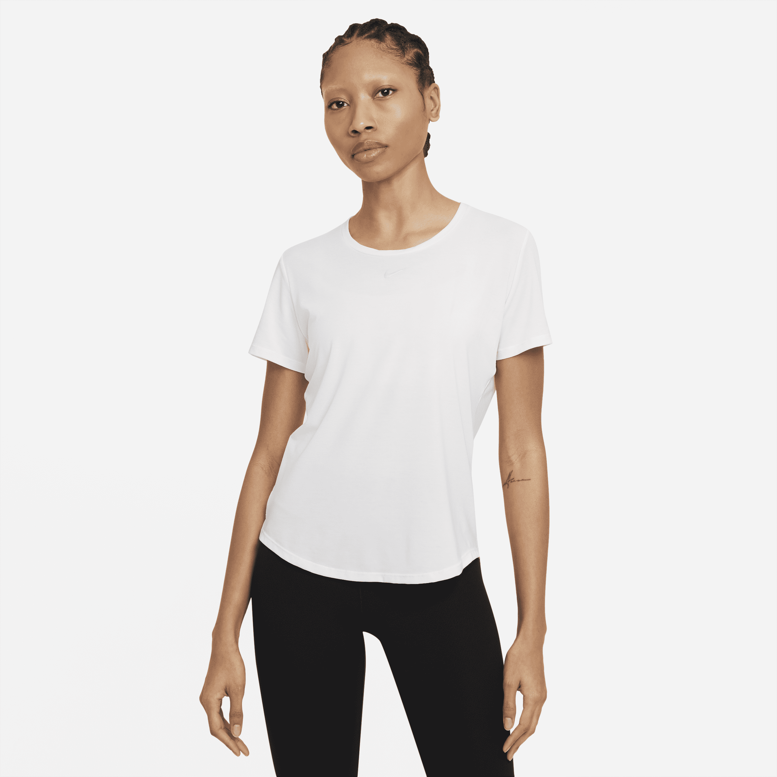 Kortærmet Nike Dri-FIT UV One Luxe-trøje i standardpasform til kvinder - hvid
