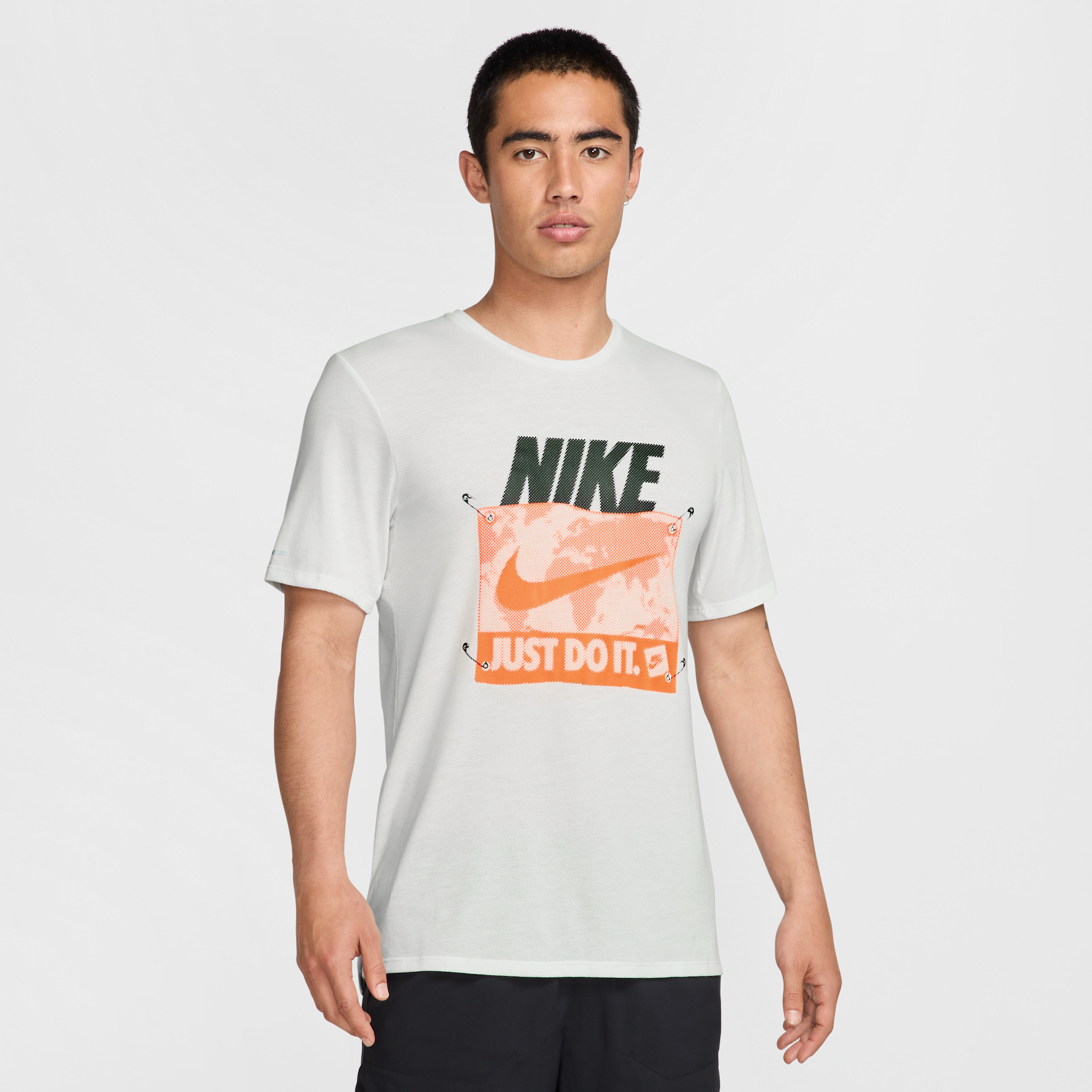 【ナイキ(NIKE)公式ストア】ナイキ ライズ 365 ラン エナジー メンズ Dri-FIT ランニング ショートスリーブ トップ HJ4159-121 ホワイト 【ナイキ(NIKE)公式ストア】ナイキ ライズ 365 ラン エナジー メンズ Dri-FIT ランニング ショートスリーブ トップ HJ4159-121 ホワイト