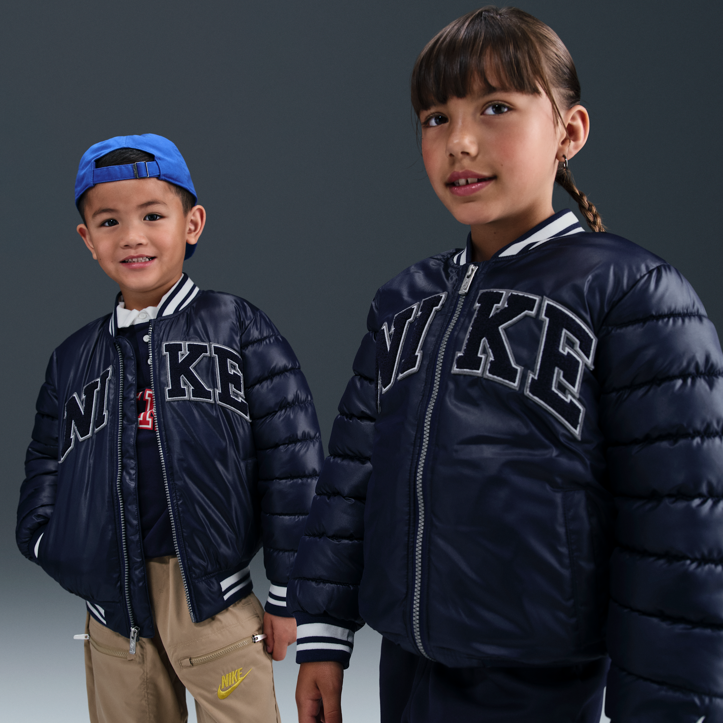 【ナイキ(NIKE)公式ストア】ナイキ リトルキッズ ベースボール パファー ジャケット IO6117-410 ブルー 【ナイキ(NIKE)公式ストア】ナイキ リトルキッズ ベースボール パファー ジャケット IO6117-410 ブルー