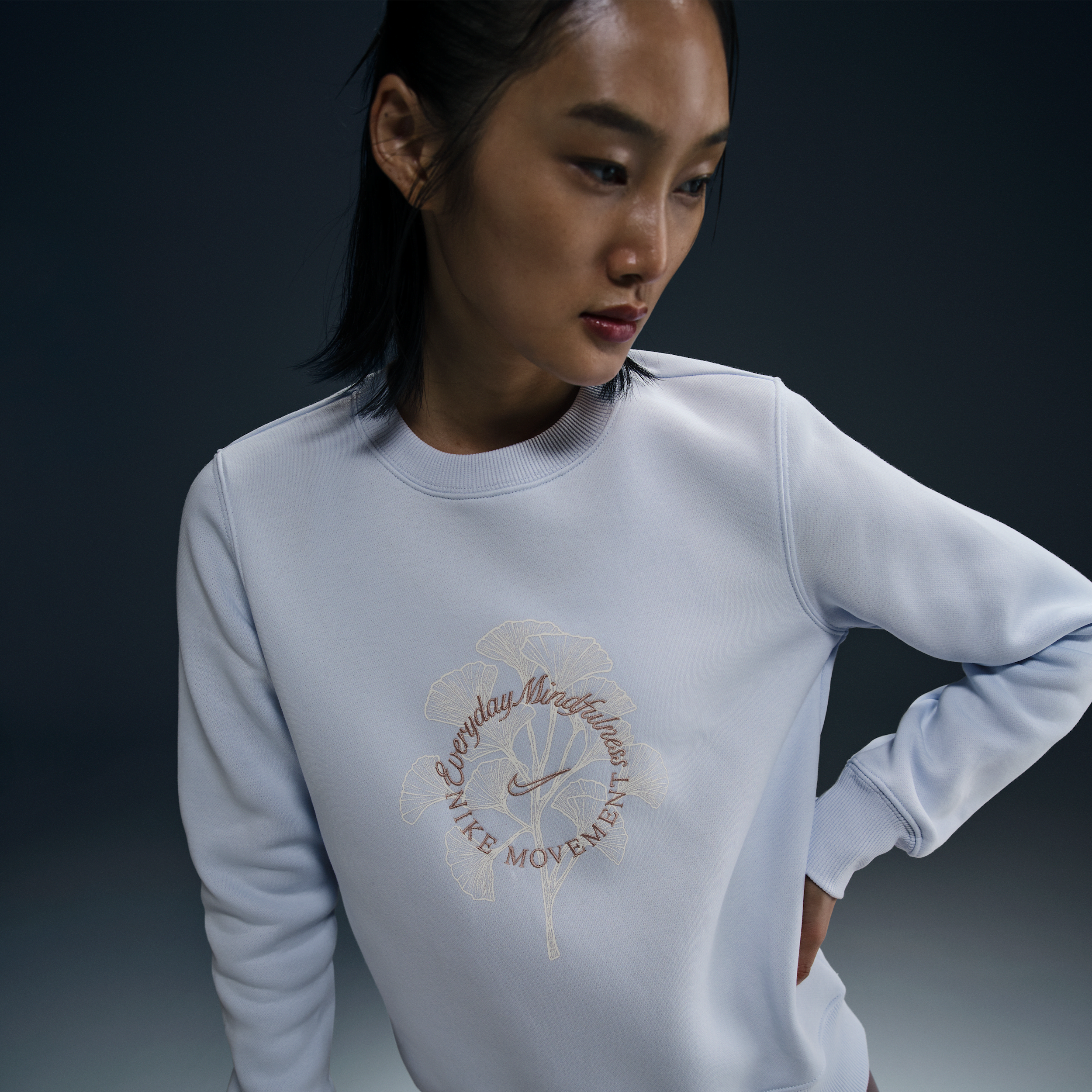 【ナイキ(NIKE)公式ストア】ナイキ スポーツウェア フェニックス フリース ウィメンズ クルーネック スウェットシャツ HV5022-085 グレー 【ナイキ(NIKE)公式ストア】ナイキ スポーツウェア フェニックス フリース ウィメンズ クルーネック スウェットシャツ HV5022-085 グレー