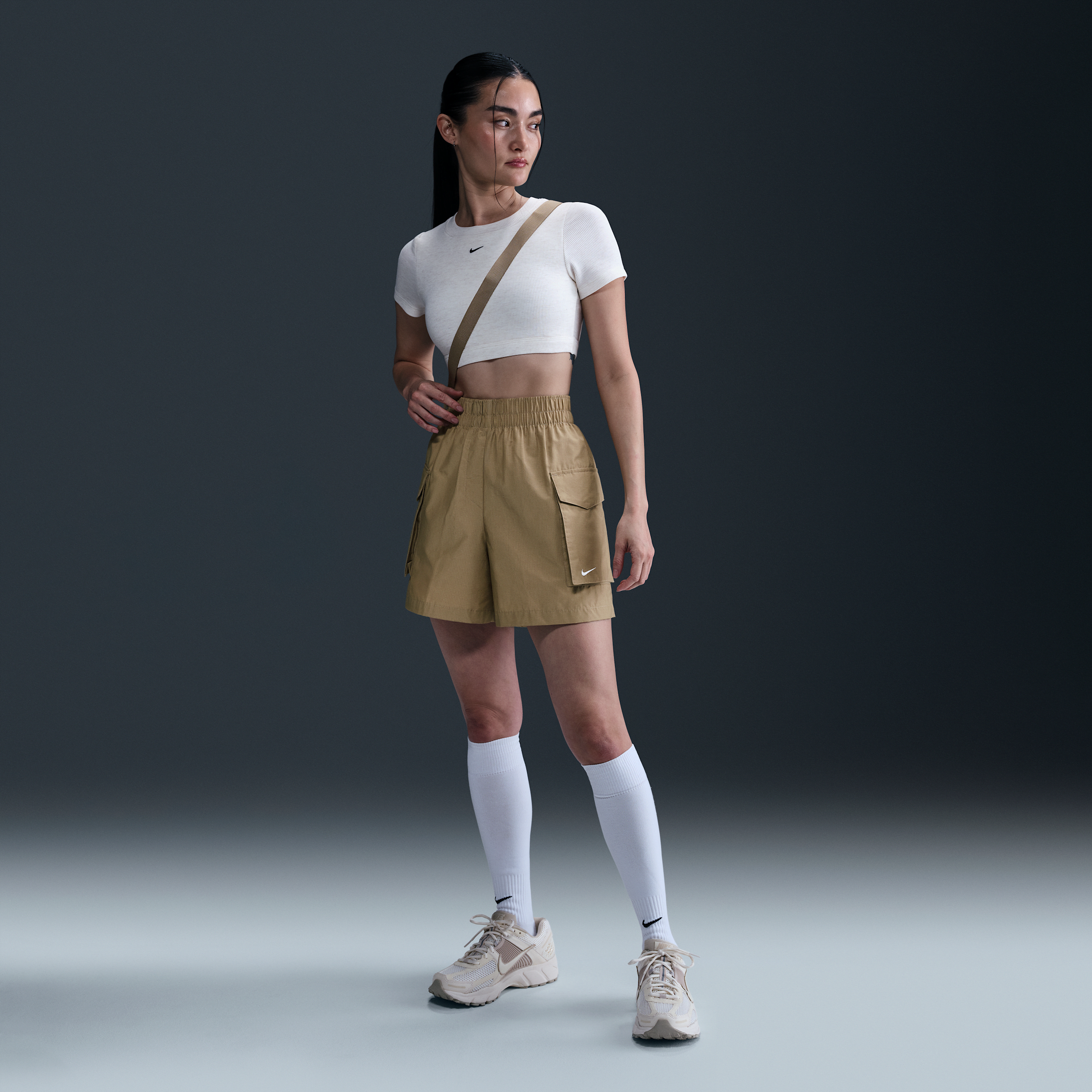 【ナイキ(NIKE)公式ストア】ナイキ スポーツウェア エッセンシャル ウーブン ウィメンズ ハイウエスト 13cm カーゴ ショートパンツ HM6983-297 ブラウン 【ナイキ(NIKE)公式ストア】ナイキ スポーツウェア エッセンシャル ウーブン ウィメンズ ハイウエスト 13cm カーゴ ショートパンツ HM6983-297 ブラウン
