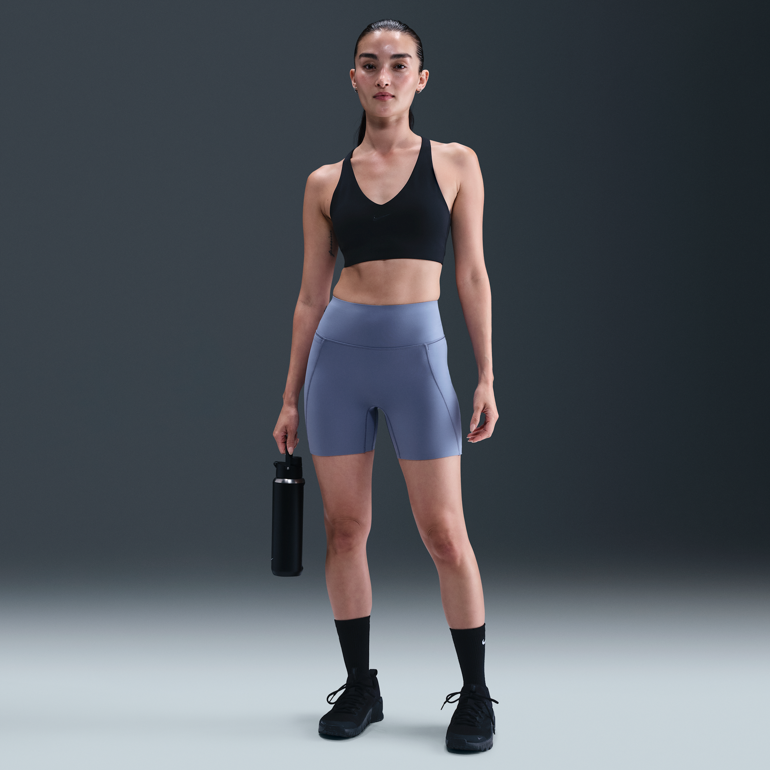 【ナイキ(NIKE)公式ストア】ナイキ ユニバーサ ウィメンズ ハイウエスト 13cm バイカーショートパンツ フロントシームなし HQ6833-499 ブルー 【ナイキ(NIKE)公式ストア】ナイキ ユニバーサ ウィメンズ ハイウエスト 13cm バイカーショートパンツ フロントシームなし HQ6833-499 ブルー