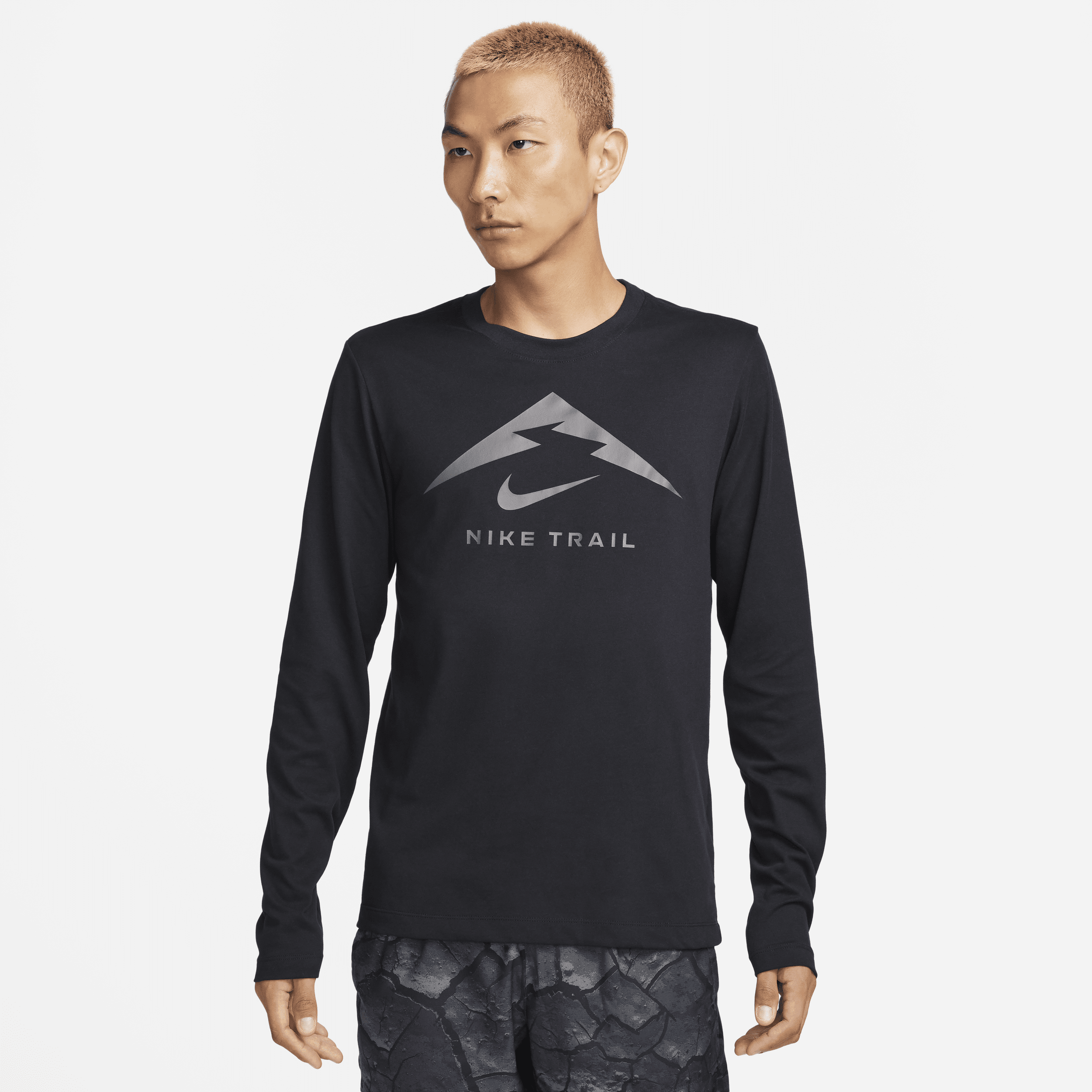 【ナイキ(NIKE)公式ストア】ナイキ Dri-FIT メンズ ロングスリーブ トレイル ランニング Tシャツ FN0828-010 ブラック 【ナイキ(NIKE)公式ストア】ナイキ Dri-FIT メンズ ロングスリーブ トレイル ランニング Tシャツ FN0828-010 ブラック