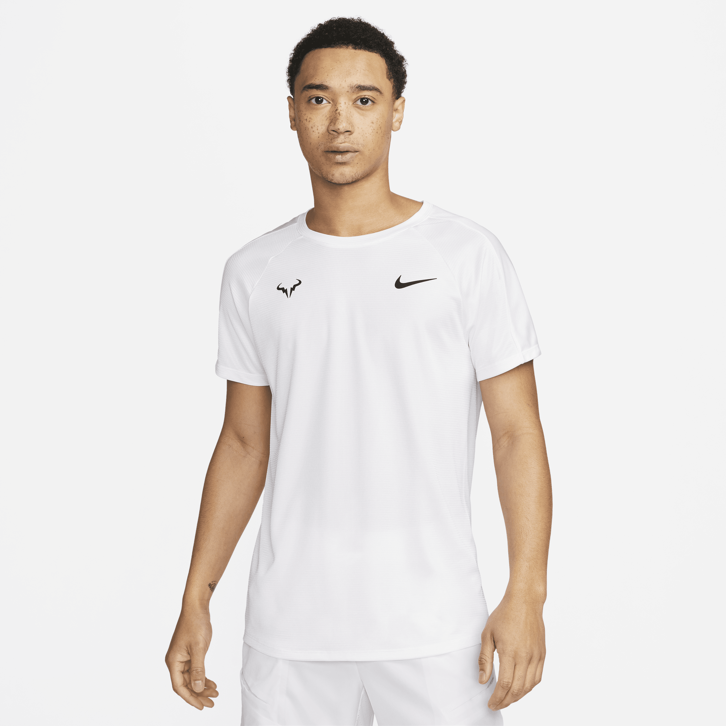 Kortærmet Rafa Challenger Nike Dri-FIT-tennisoverdel til mænd - hvid